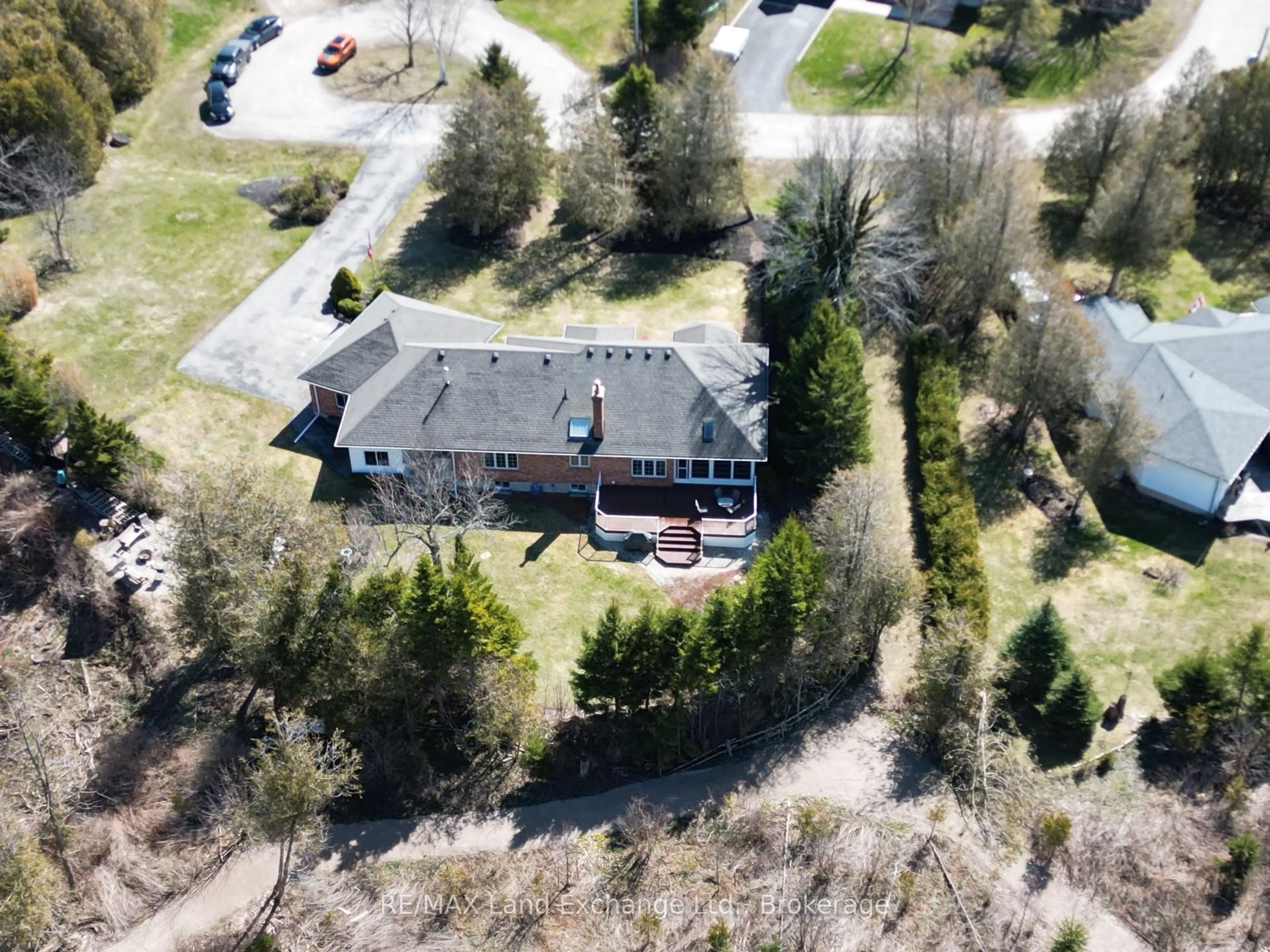 A pic from outside/outdoor area/front of a property/back of a property/a pic from drone, building for 115 Deerhurst Dr, Huron-Kinloss Ontario N2Z 2X3