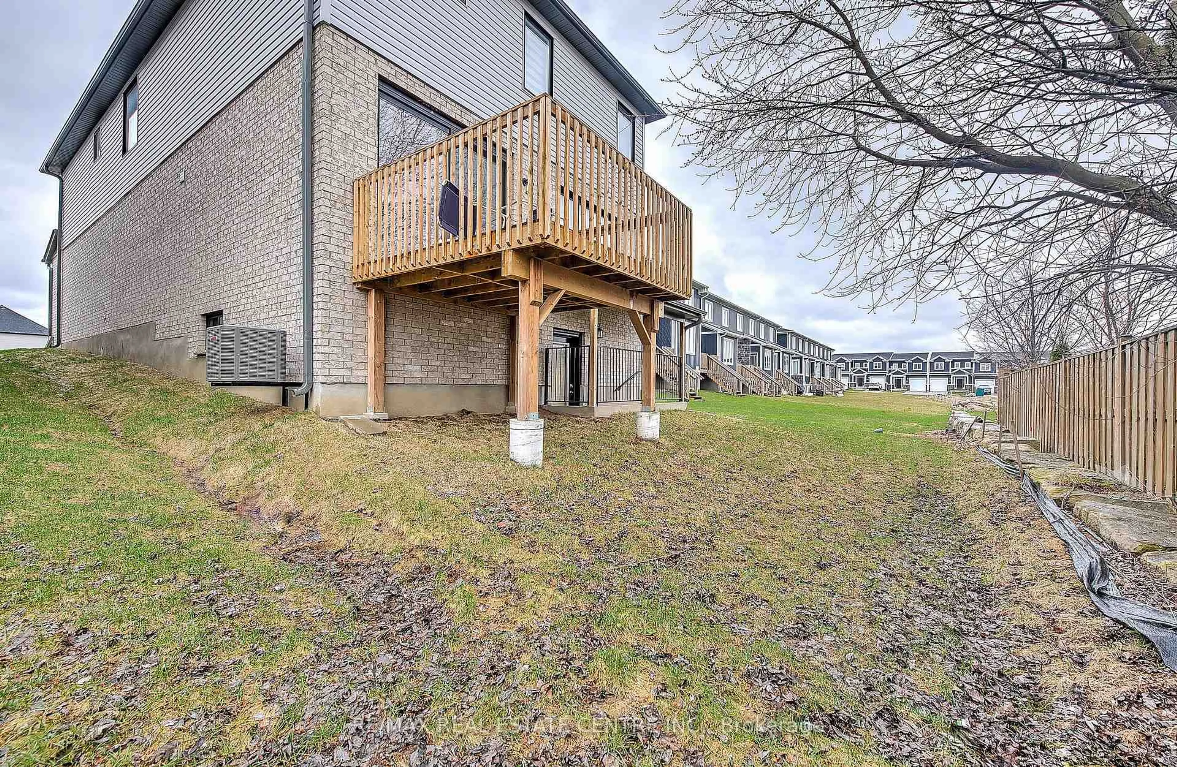 Patio, unknown for 1600 Noah Bend, London Ontario N6G 5S1