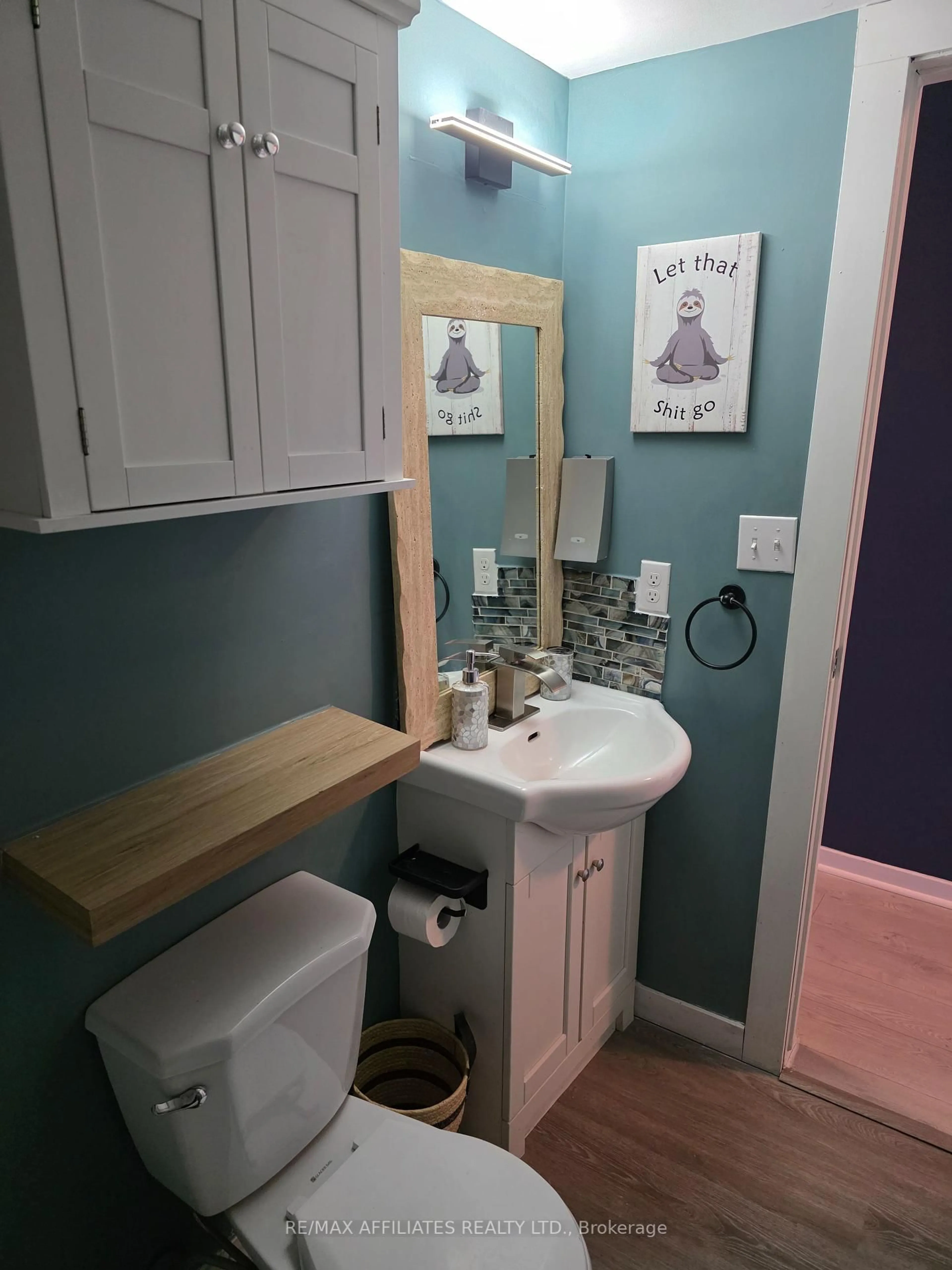 Standard bathroom, unknown for 26 Pearl St #301, Smiths Falls Ontario K7A 5B5