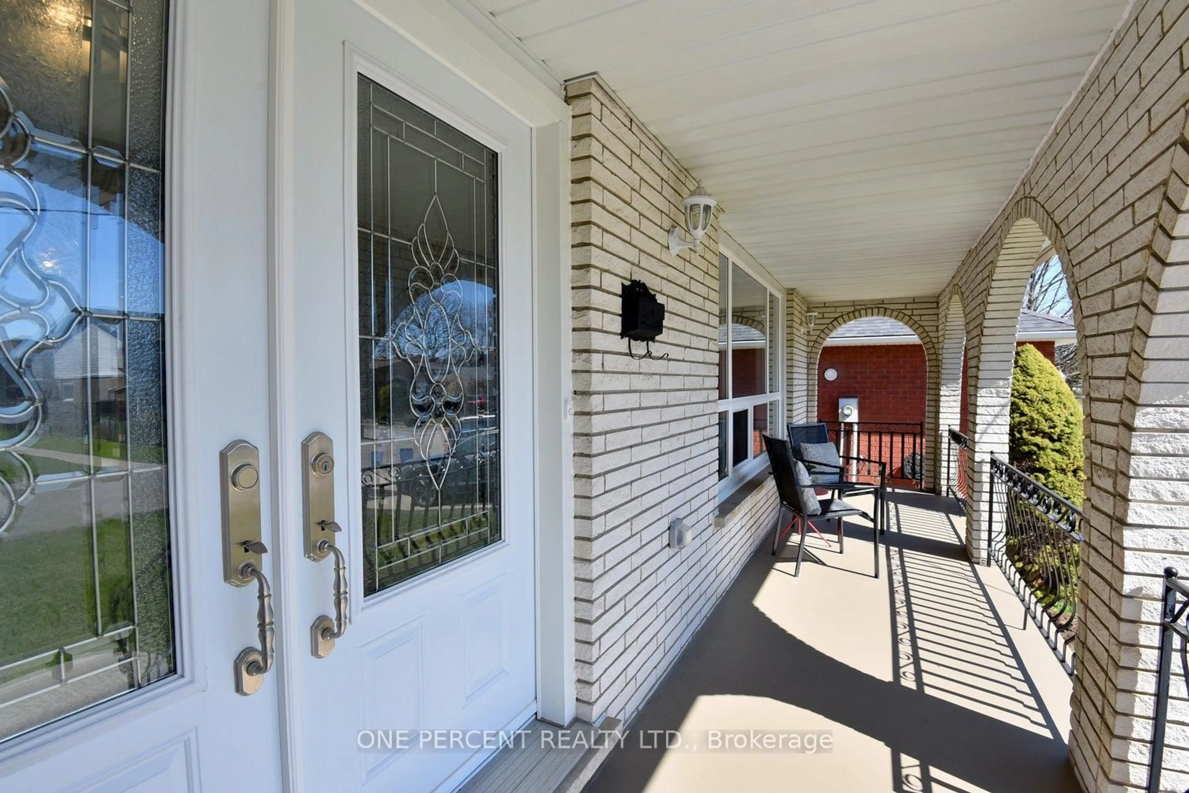 Indoor entryway for 136 Eleanor Ave, Hamilton Ontario L8W 1C8