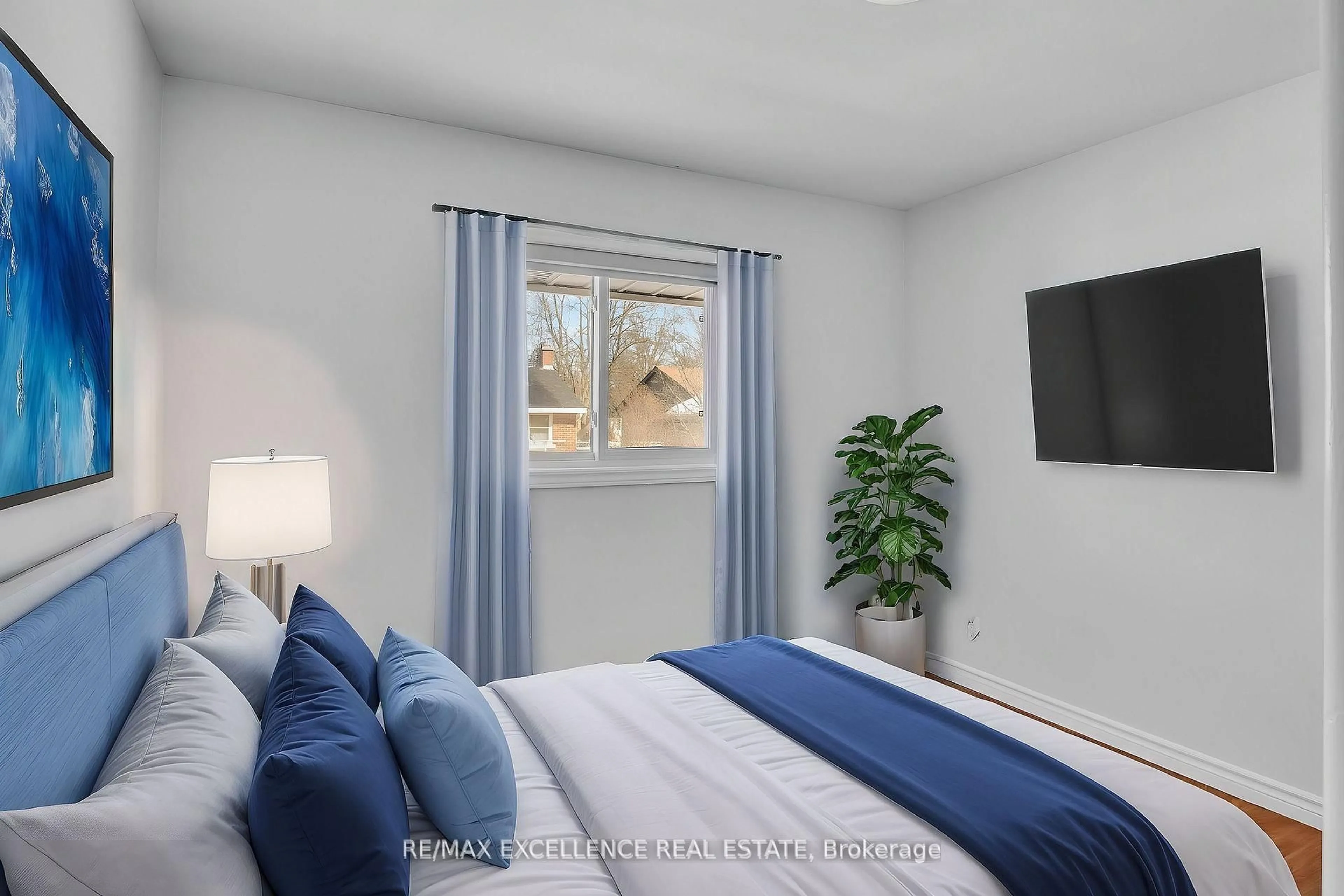 A pic of a room for 234 Erb St, Waterloo Ontario N2J 1M8