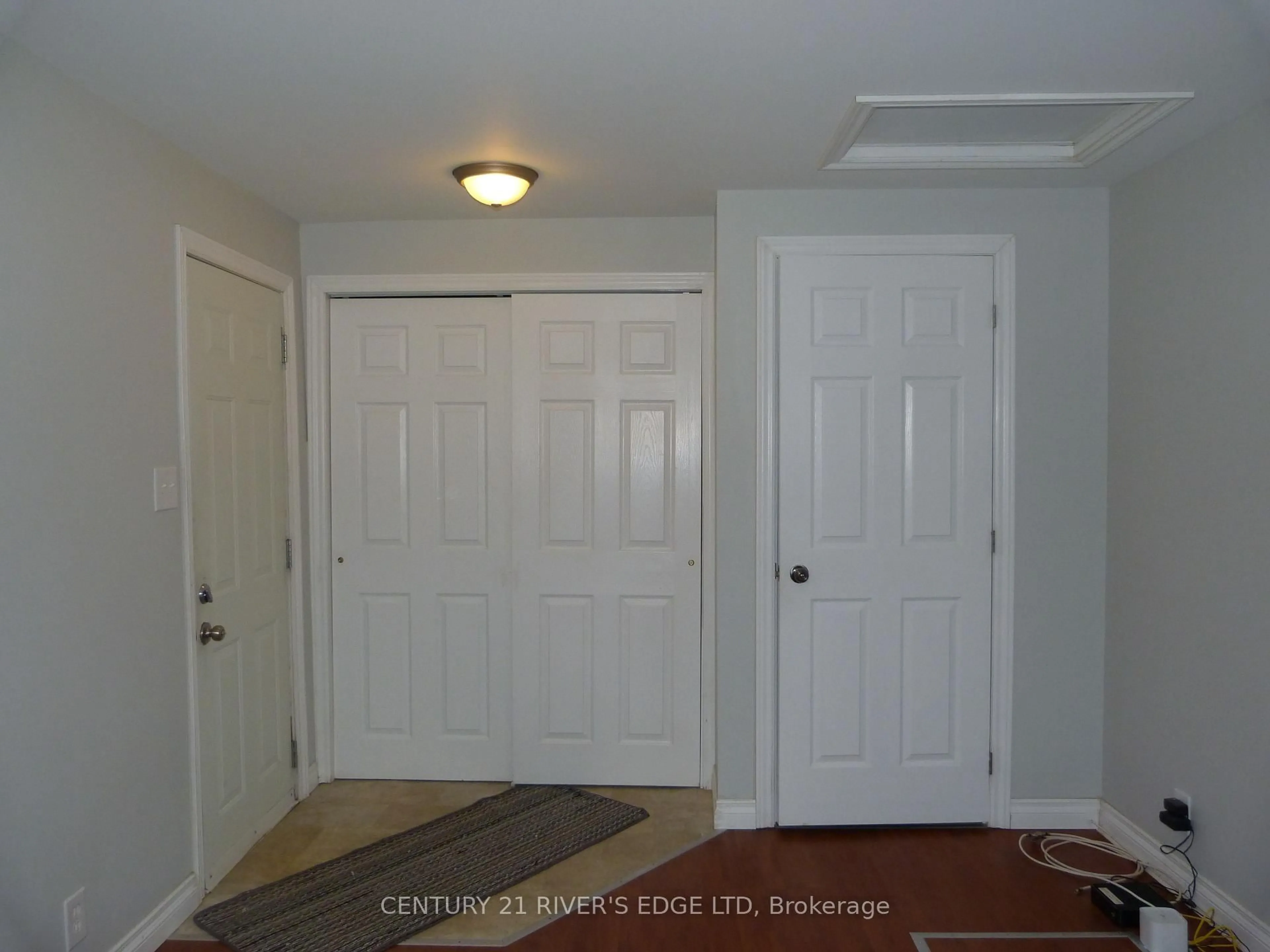 Indoor entryway for 501 Church St, North Dundas Ontario K0C 2K0
