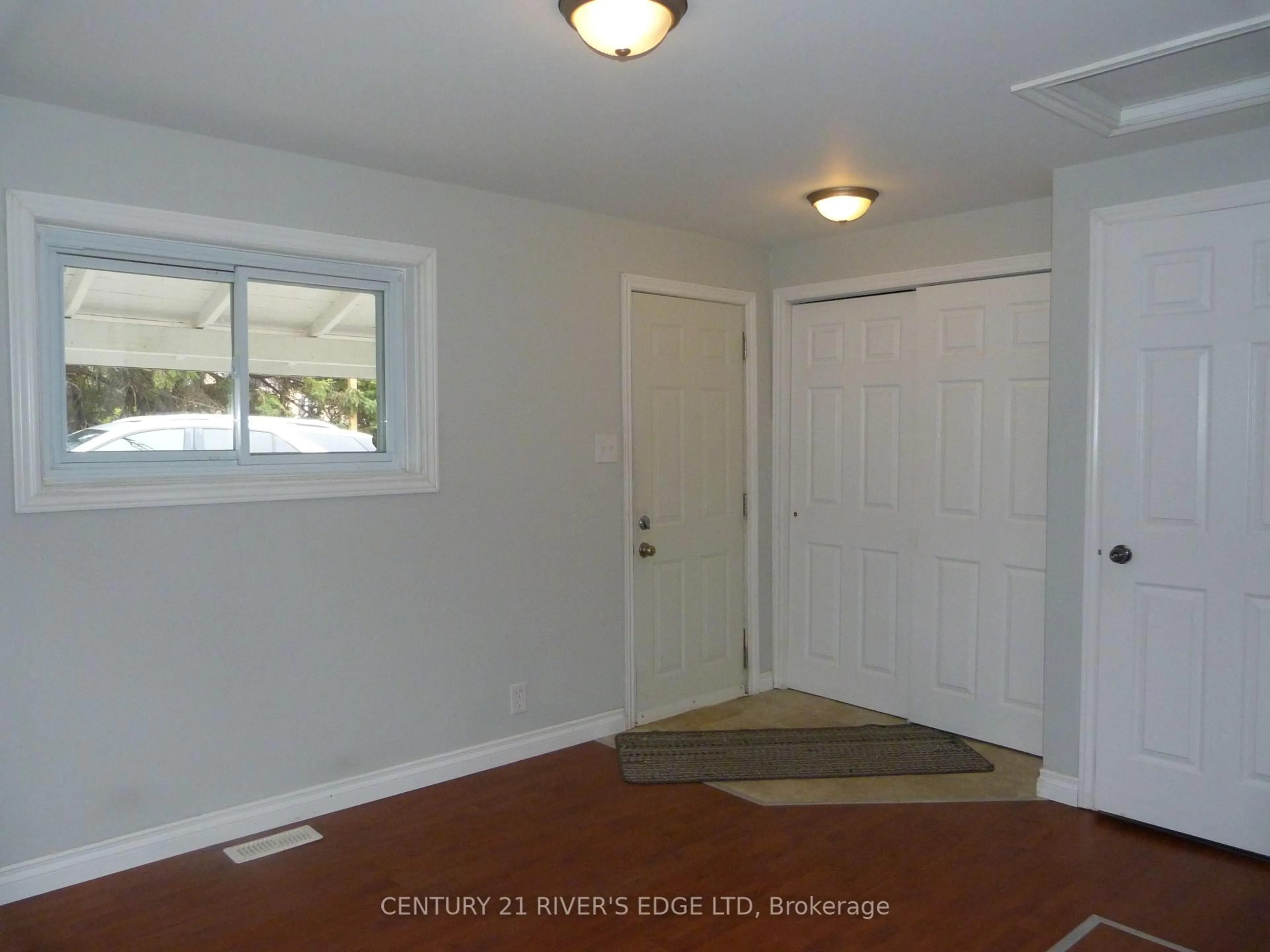 Indoor entryway for 501 Church St, North Dundas Ontario K0C 2K0