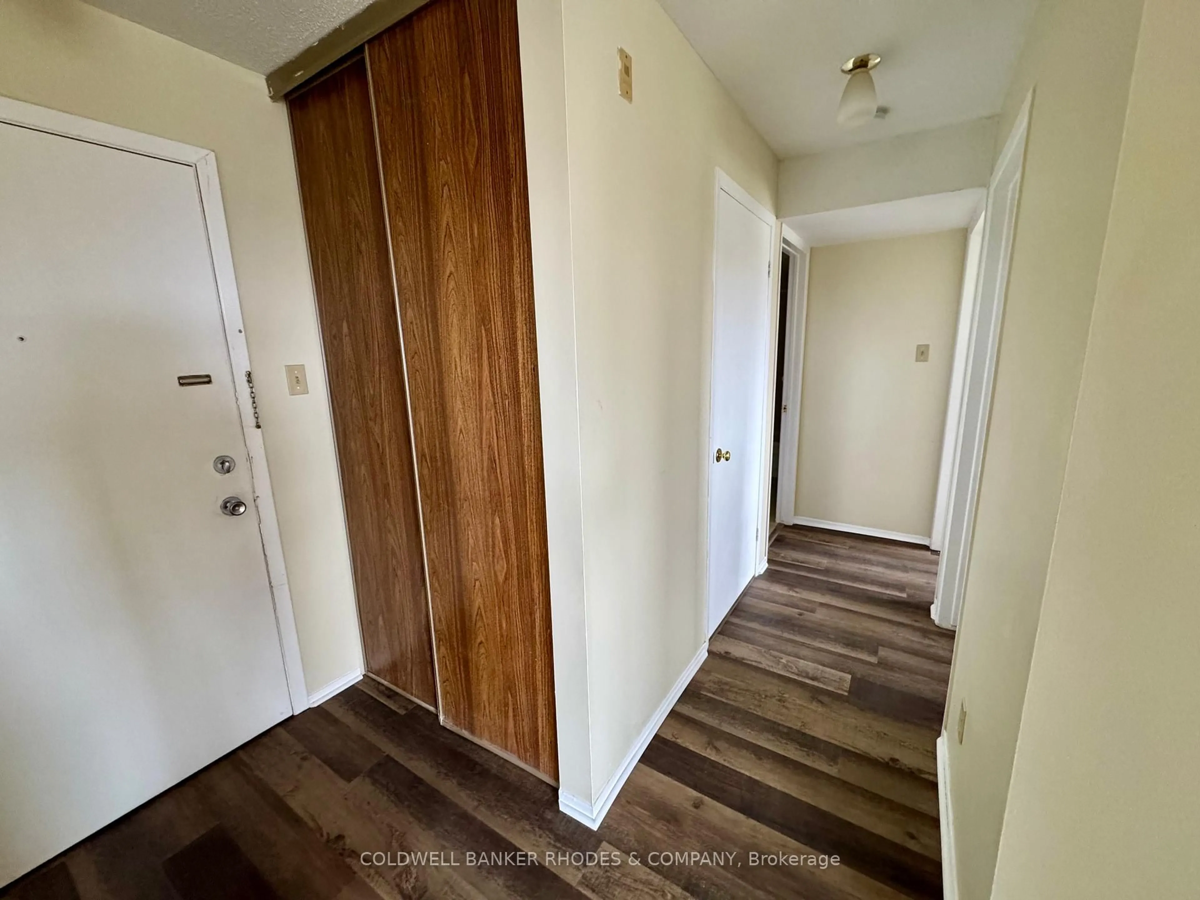 Indoor entryway for 325 Centrum Blvd #302, Ottawa Ontario K1E 3W8