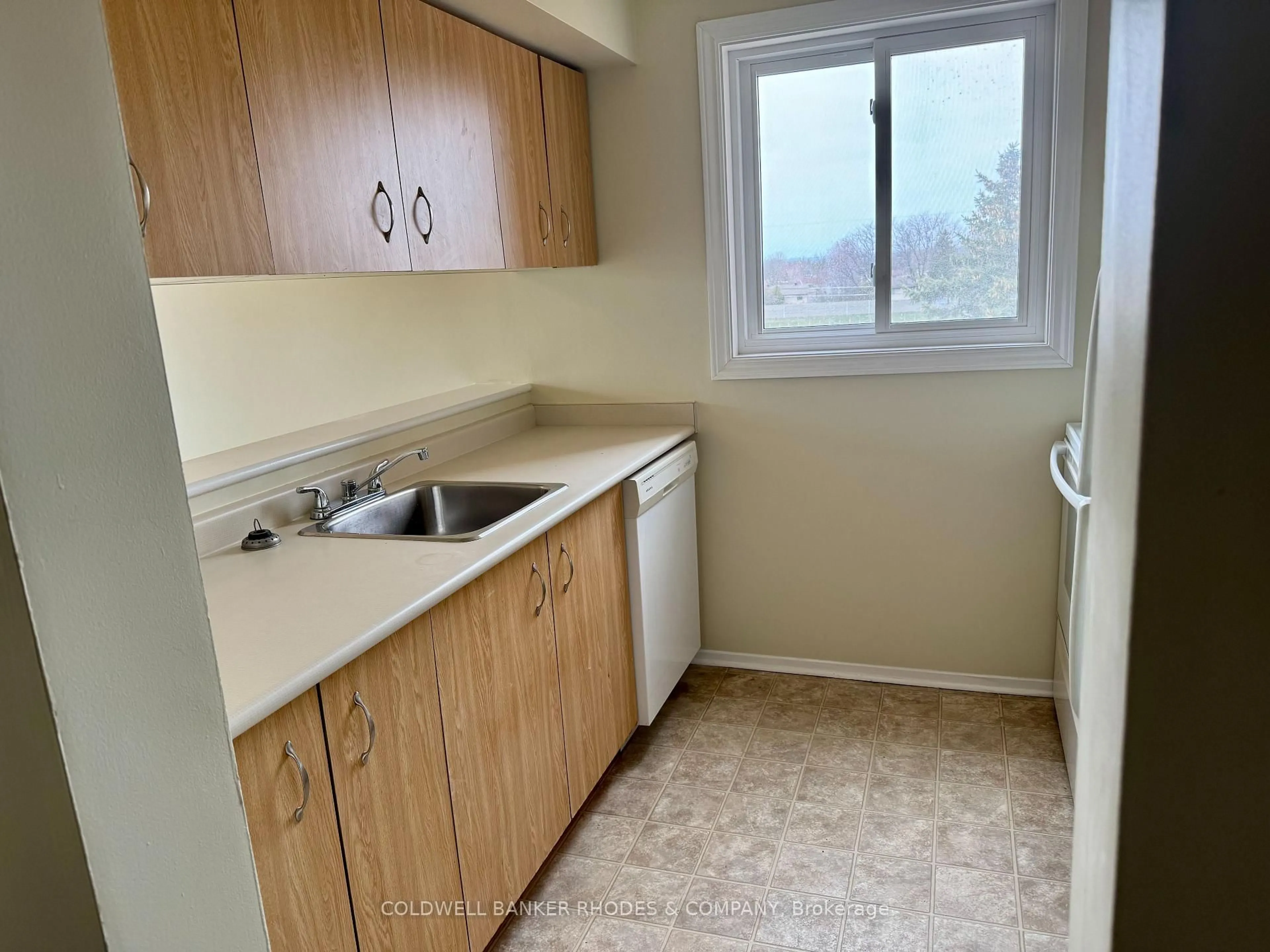 Standard kitchen, unknown for 325 Centrum Blvd #302, Ottawa Ontario K1E 3W8