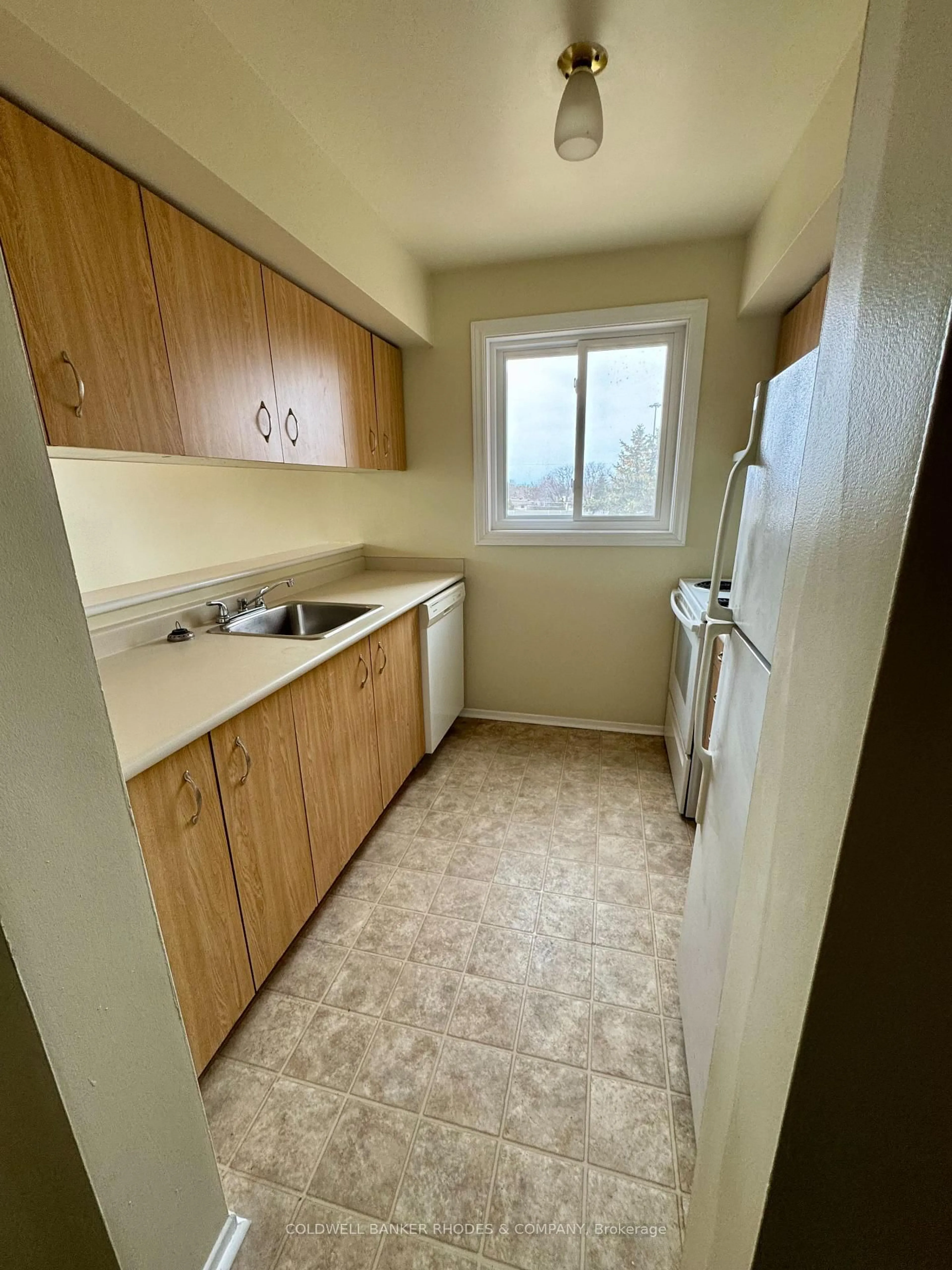 Standard kitchen, unknown for 325 Centrum Blvd #302, Ottawa Ontario K1E 3W8
