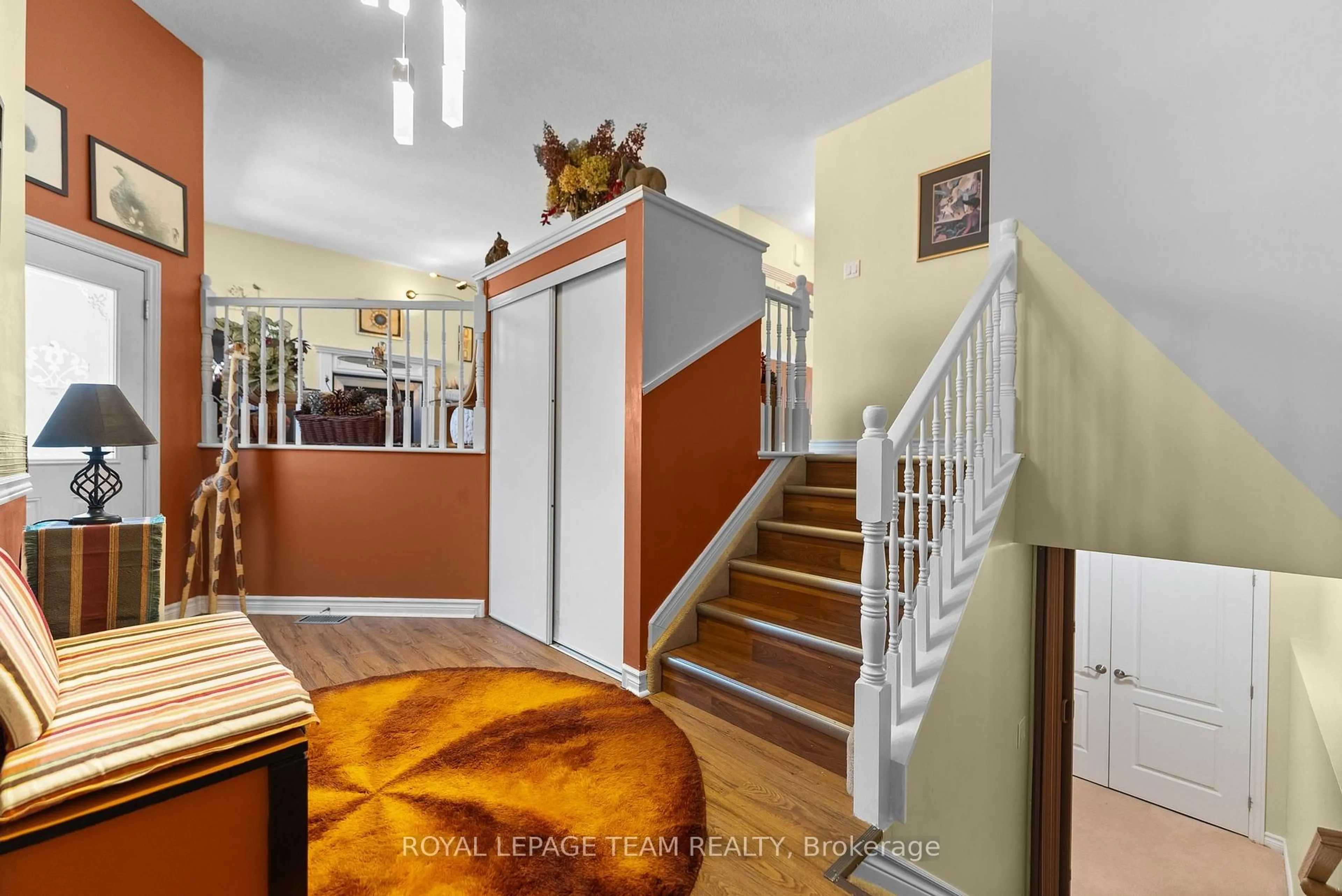 Indoor foyer for 88 Thomas St, Arnprior Ontario K7S 3R2