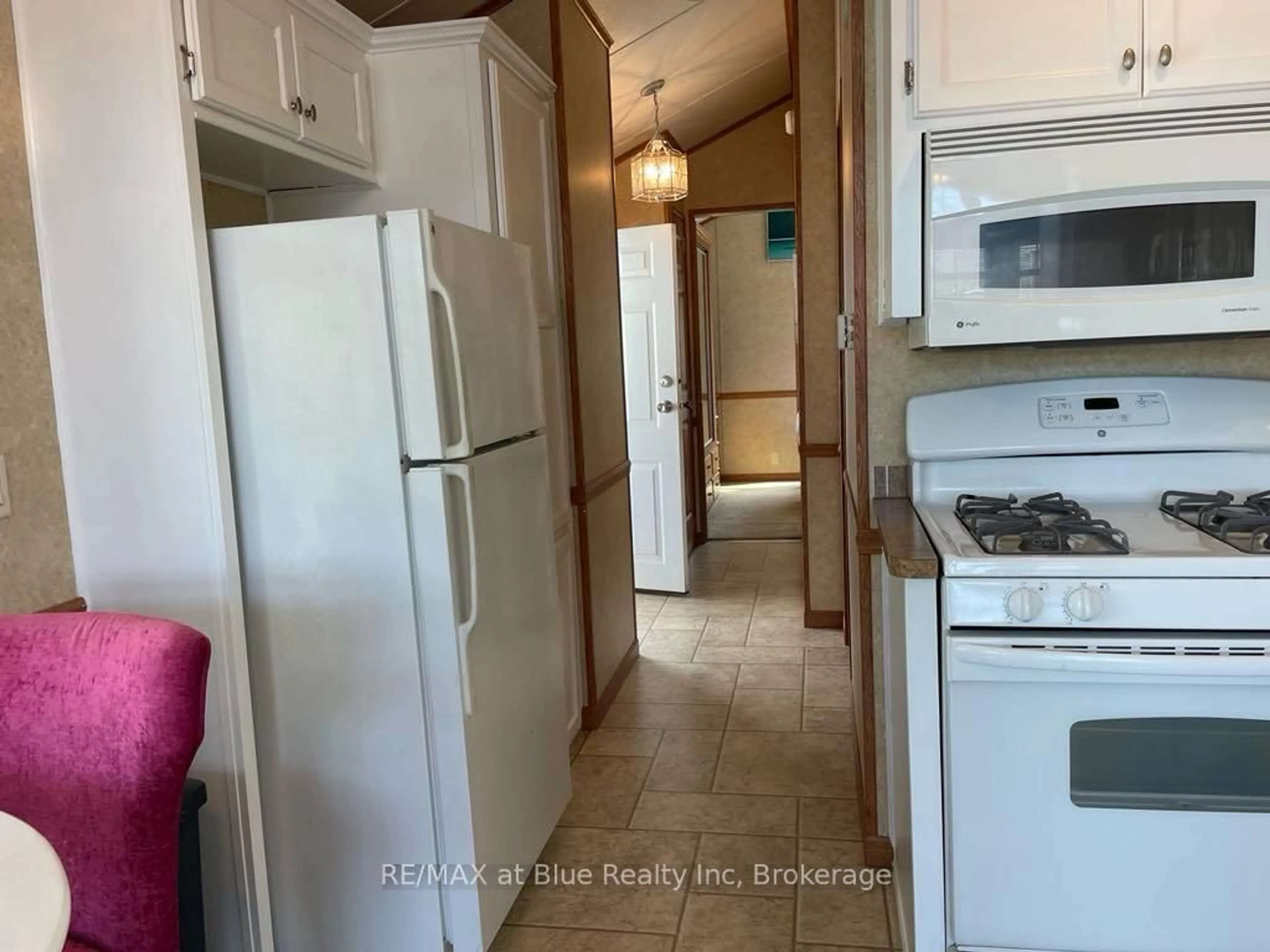 Standard kitchen, unknown for 7489 SIDEROAD 5 N/A #T106, Wellington North Ontario N0G 2L0