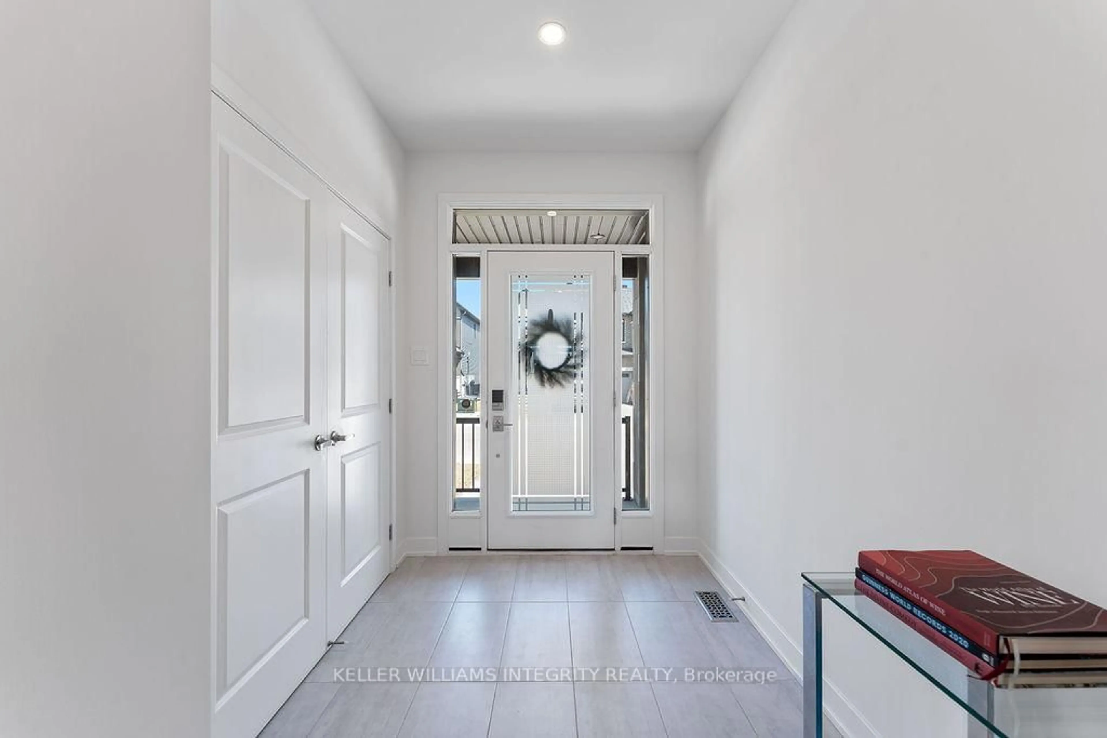 Indoor entryway for 81 Heirloom St, Ottawa Ontario K4M 0L2