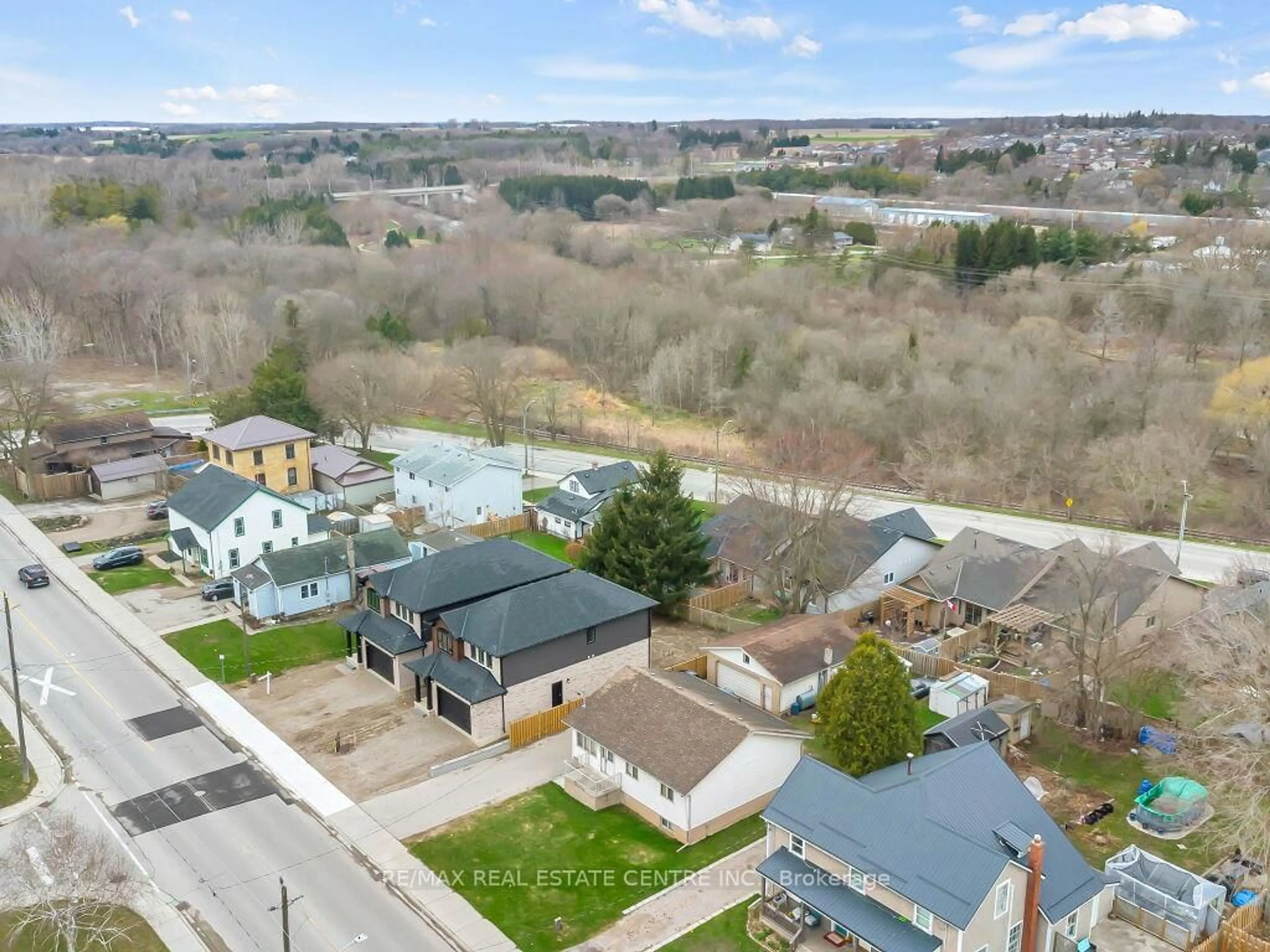 A pic from outside/outdoor area/front of a property/back of a property/a pic from drone, street for 256 King St, Ingersoll Ontario N5C 2K7