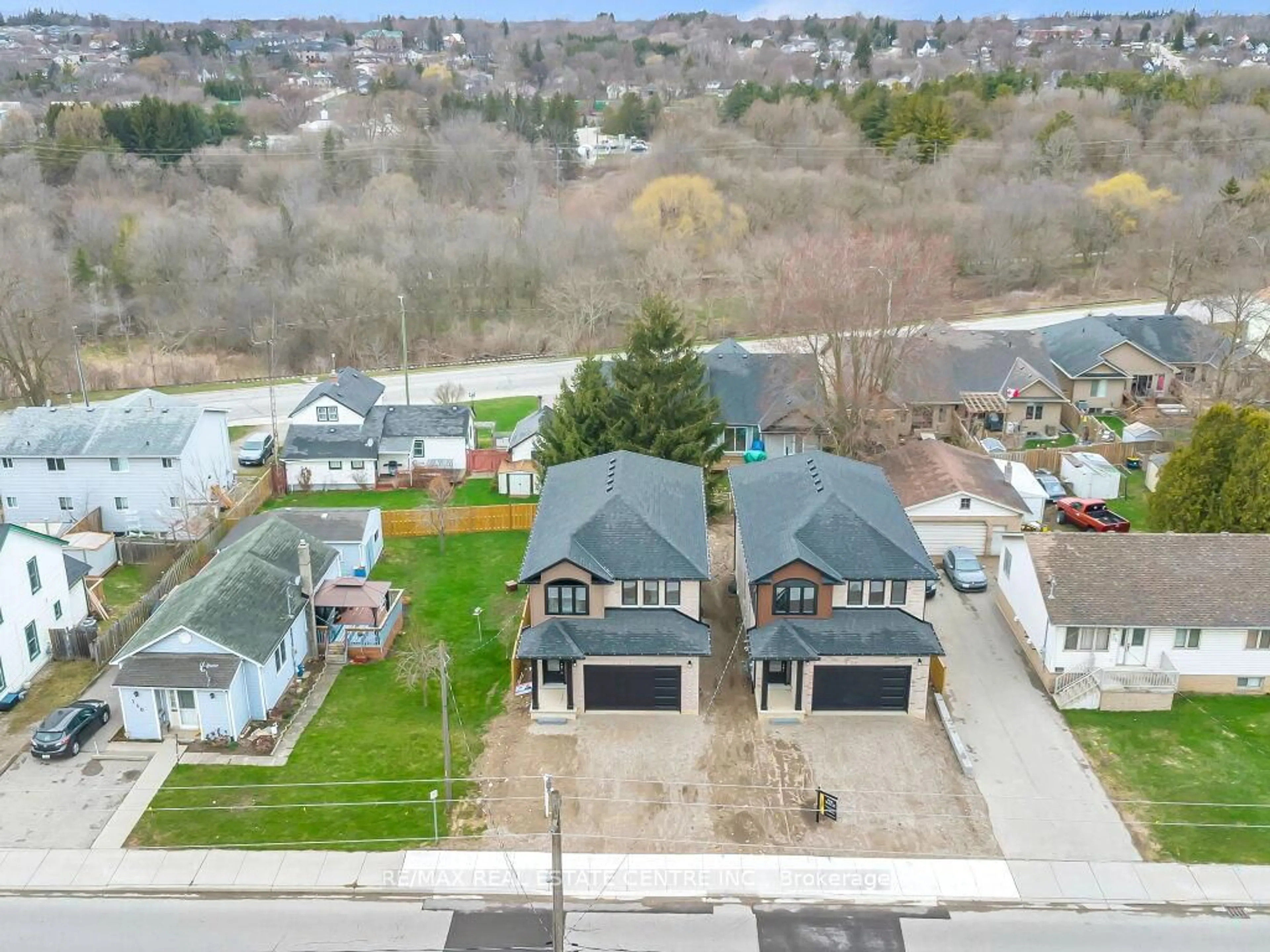 A pic from outside/outdoor area/front of a property/back of a property/a pic from drone, street for 256 King St, Ingersoll Ontario N5C 2K7