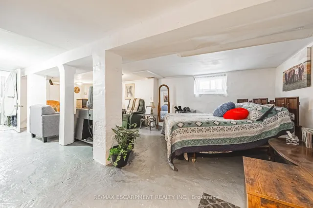 Additional property image - 460 Maple Ave