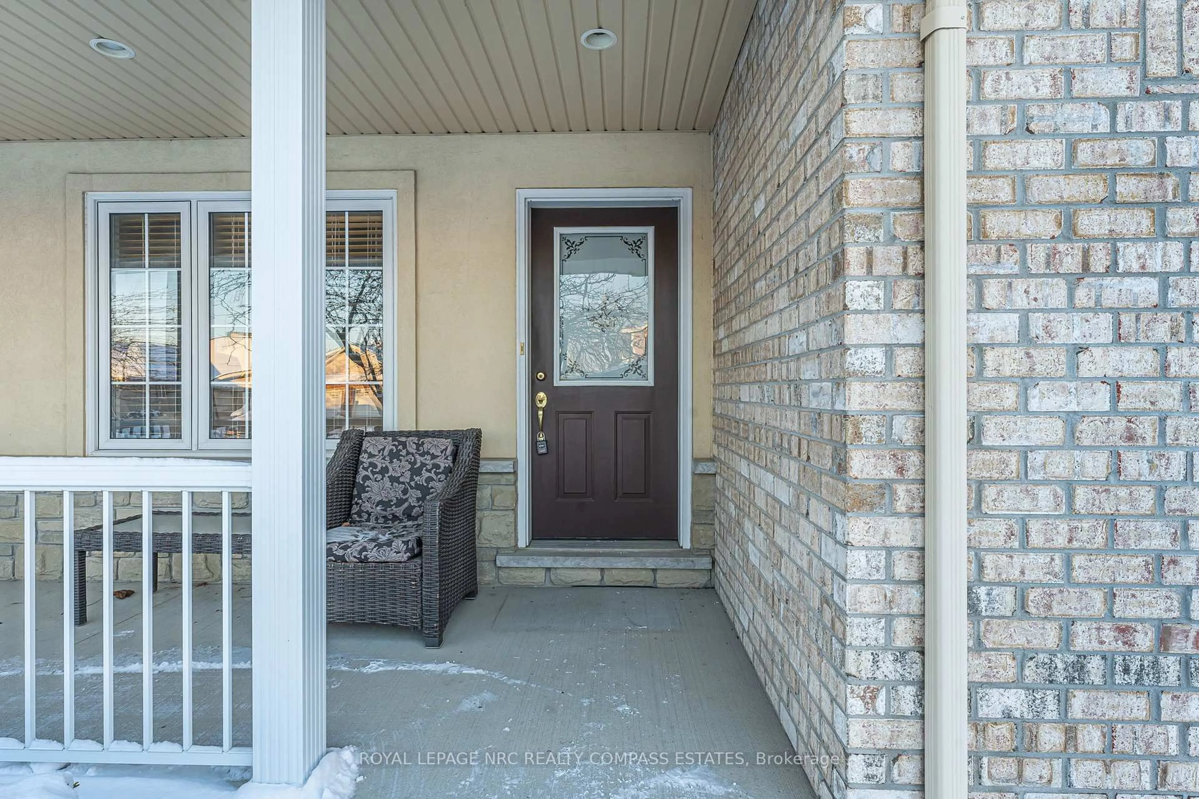 Indoor entryway for 14 HOPE Ave, Niagara-on-the-Lake Ontario L0S 1T0