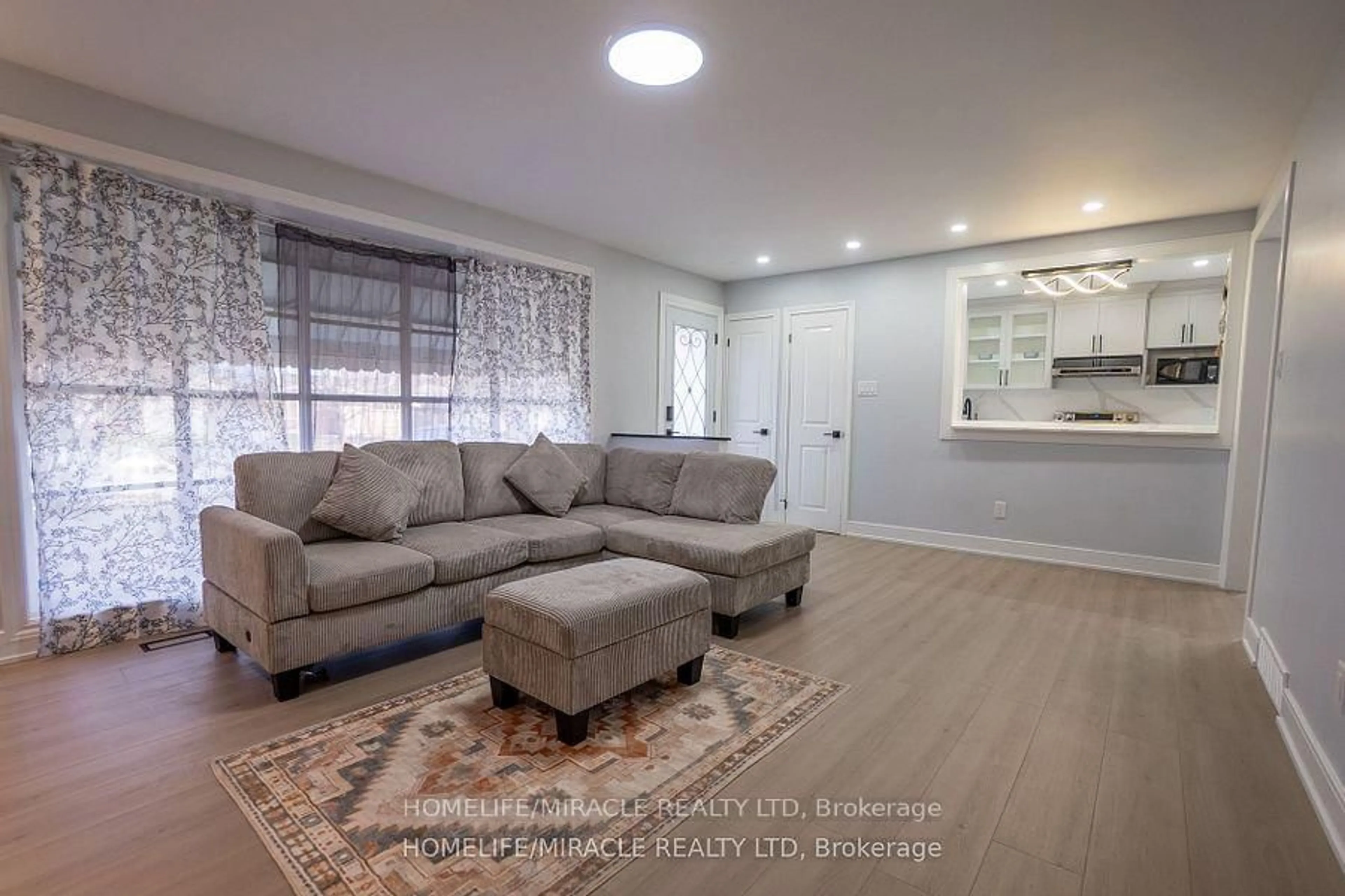 Living room with furniture, unknown for 41 Grande Ave, Hamilton Ontario L8G 2C9