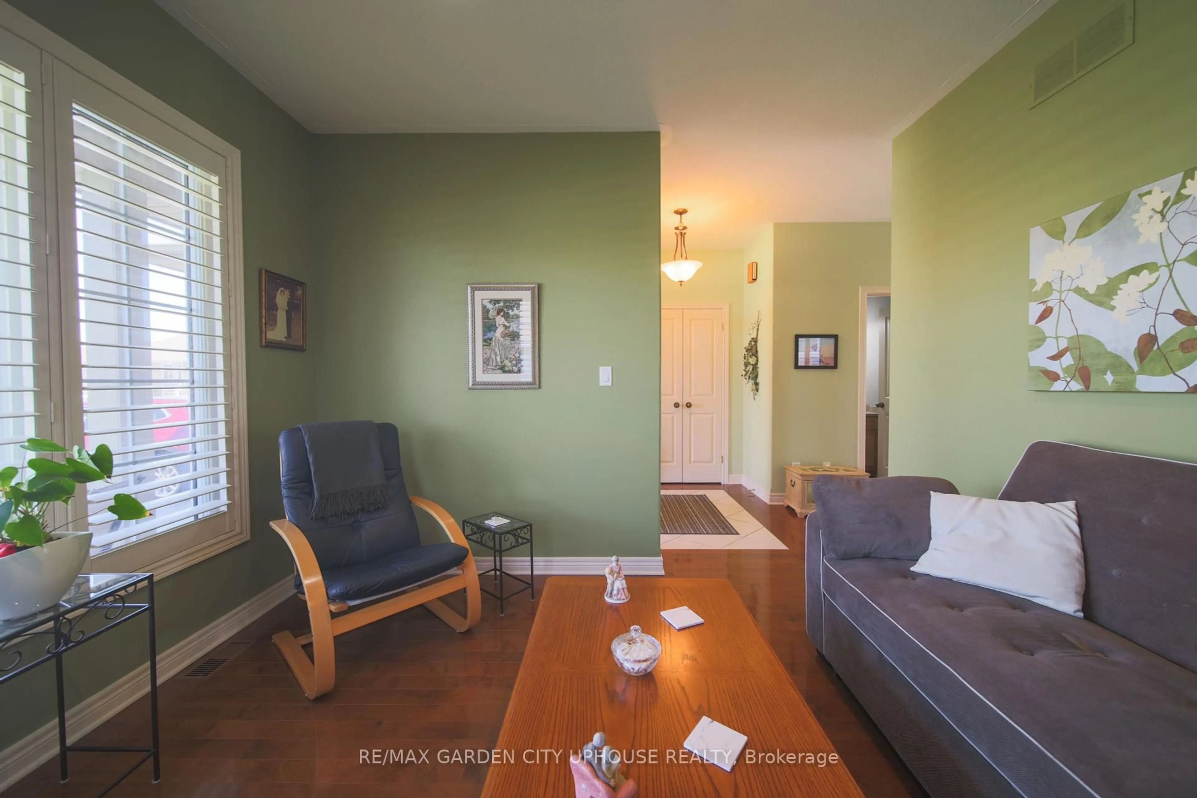 Living room with furniture, unknown for 132 LORETTA Dr, Niagara-on-the-Lake Ontario L0S 1T0