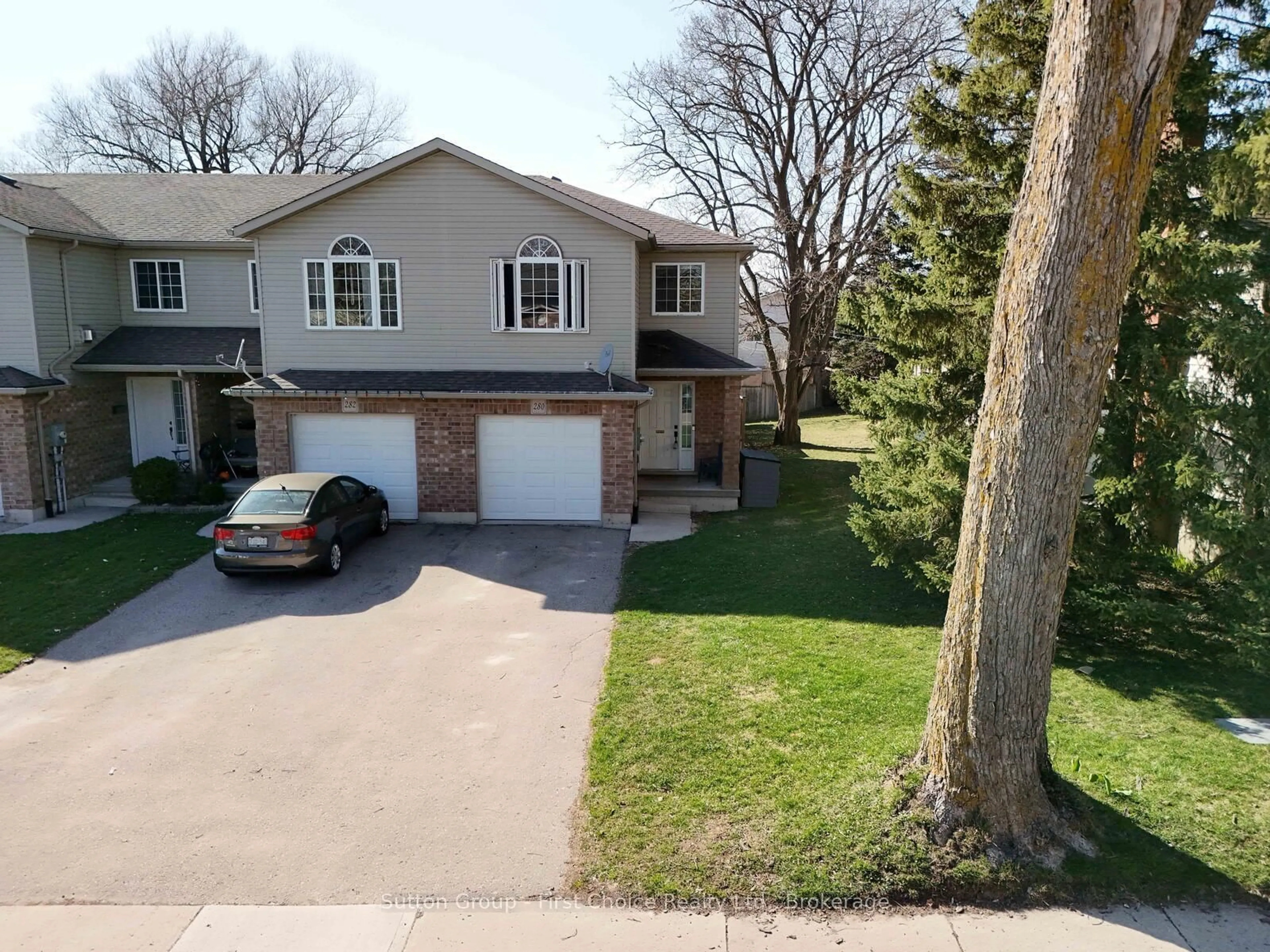 A pic from outside/outdoor area/front of a property/back of a property/a pic from drone, street for 280 Railway Ave, Stratford Ontario N5A 2J4
