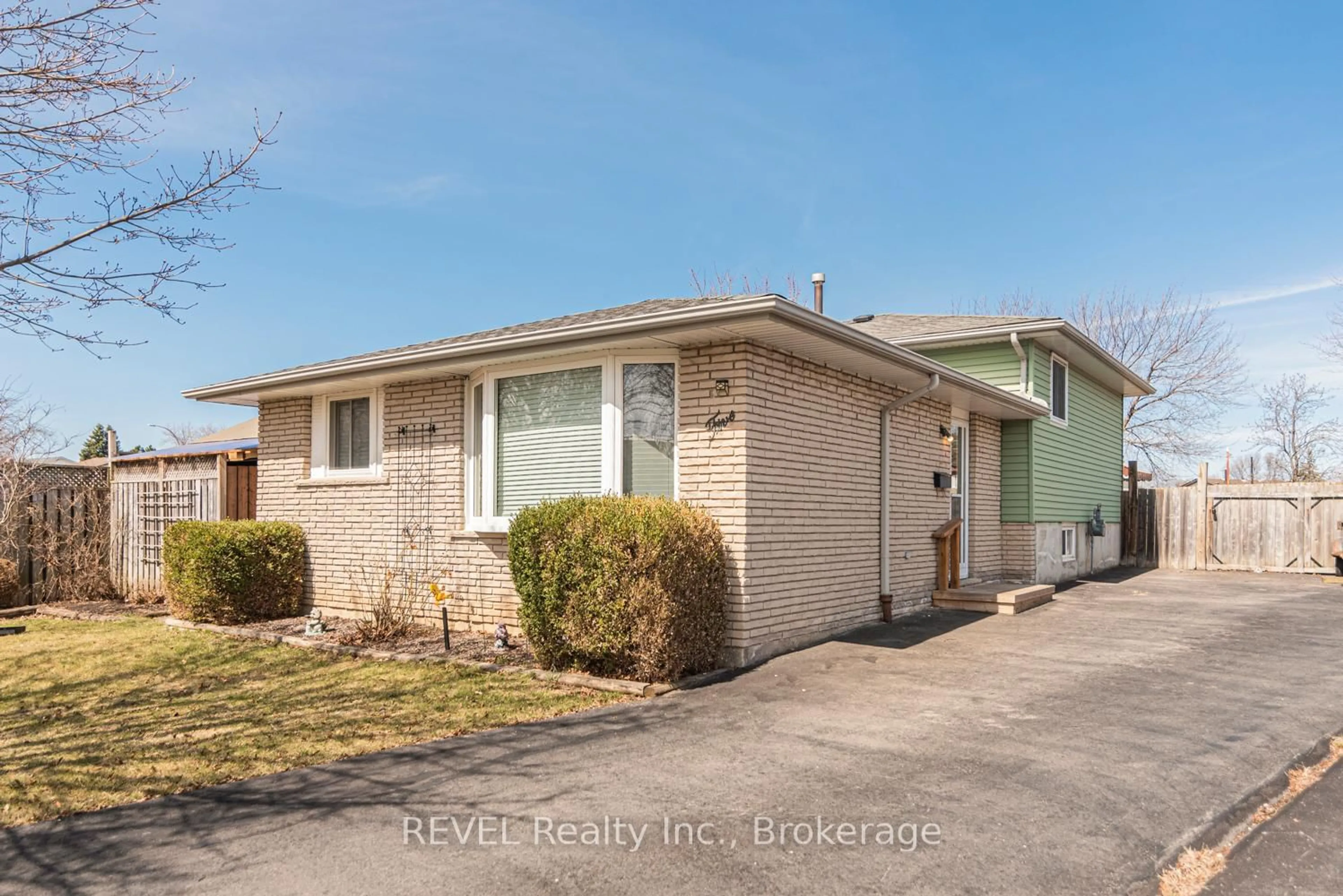 Unknown for 5 Arbutus Cres, Hamilton Ontario L8J 1M6