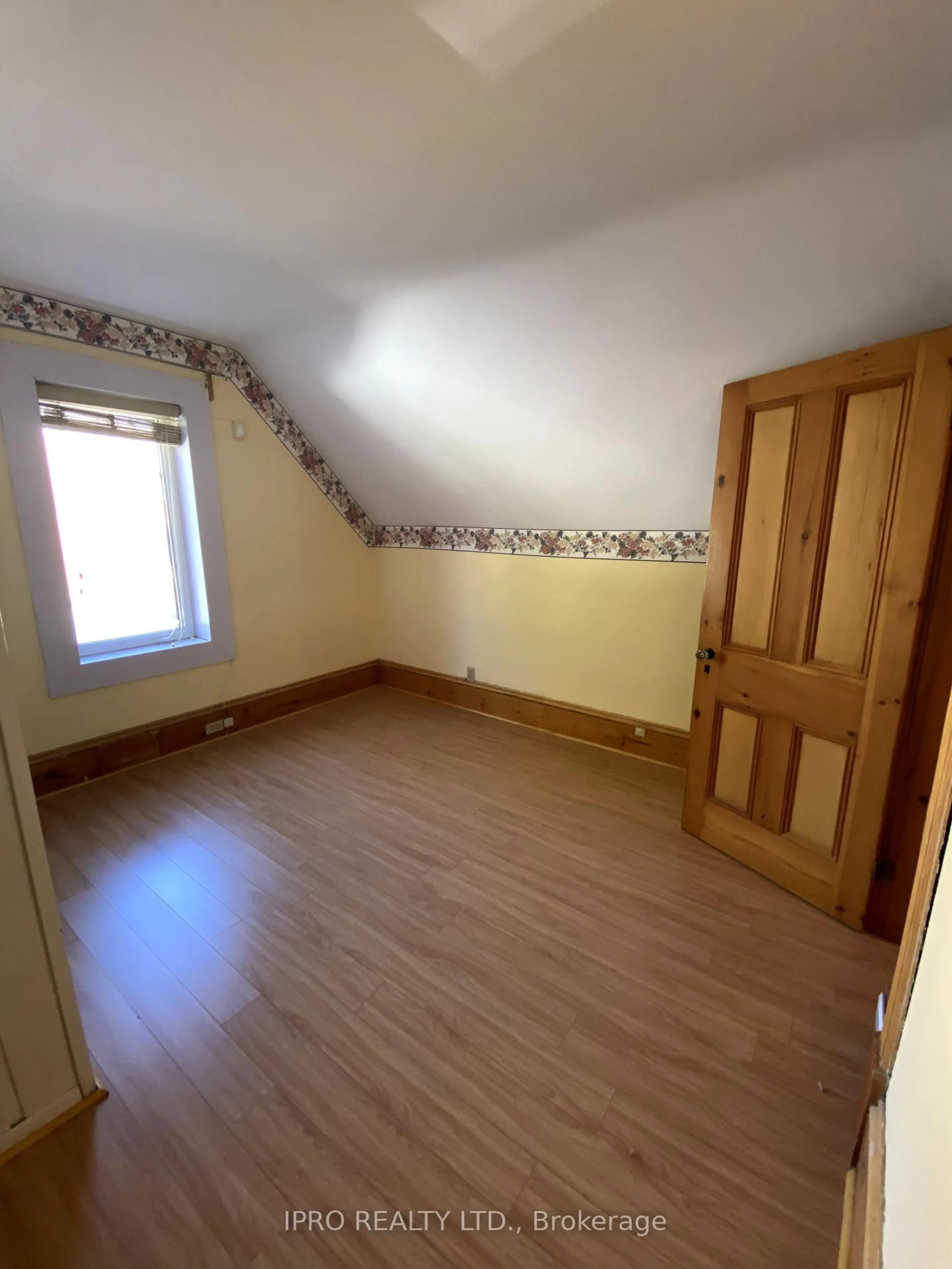 A pic of a room for 11 Melrose Ave, Ottawa Ontario K1Y 1T8
