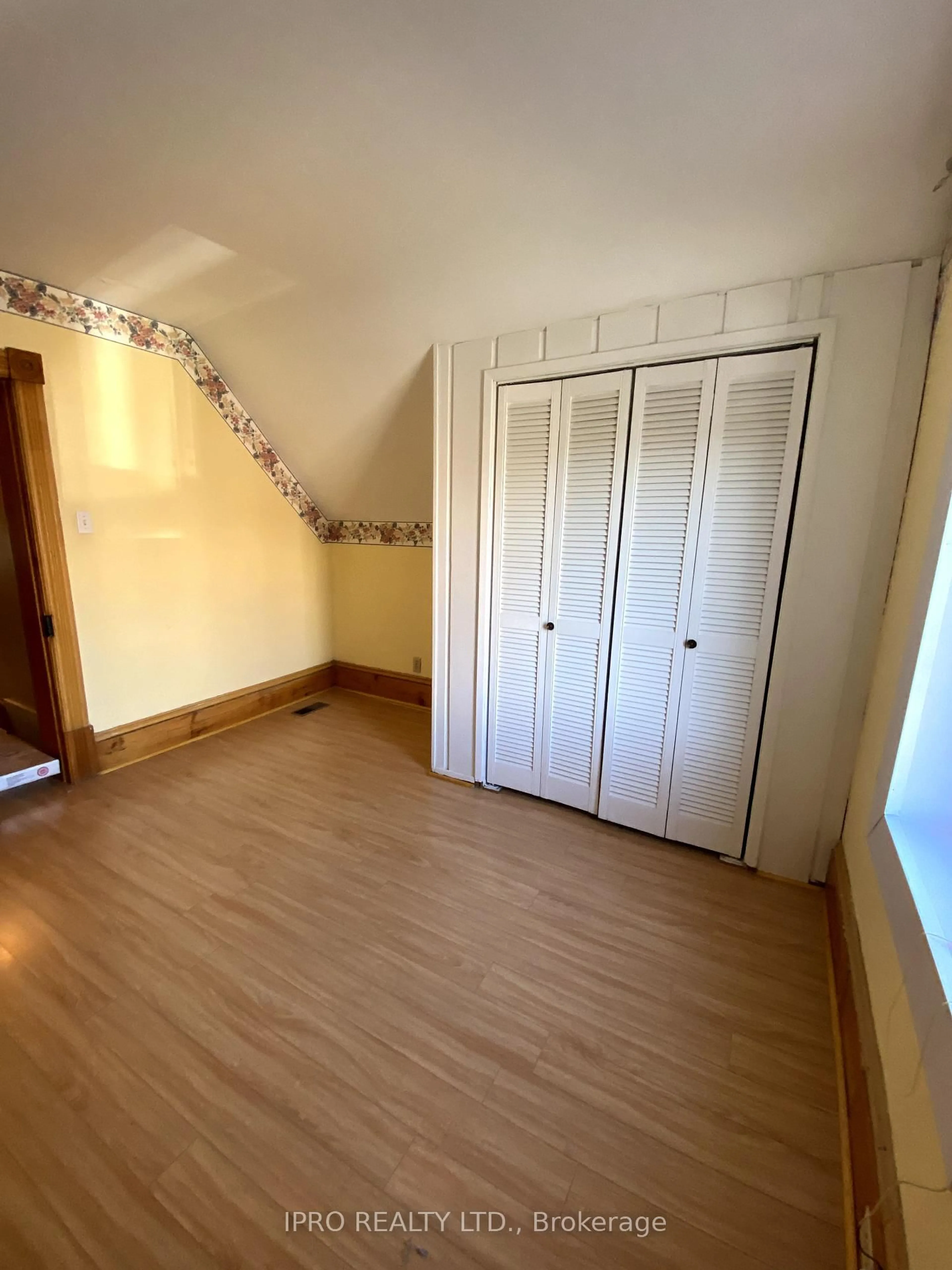 A pic of a room for 11 Melrose Ave, Ottawa Ontario K1Y 1T8