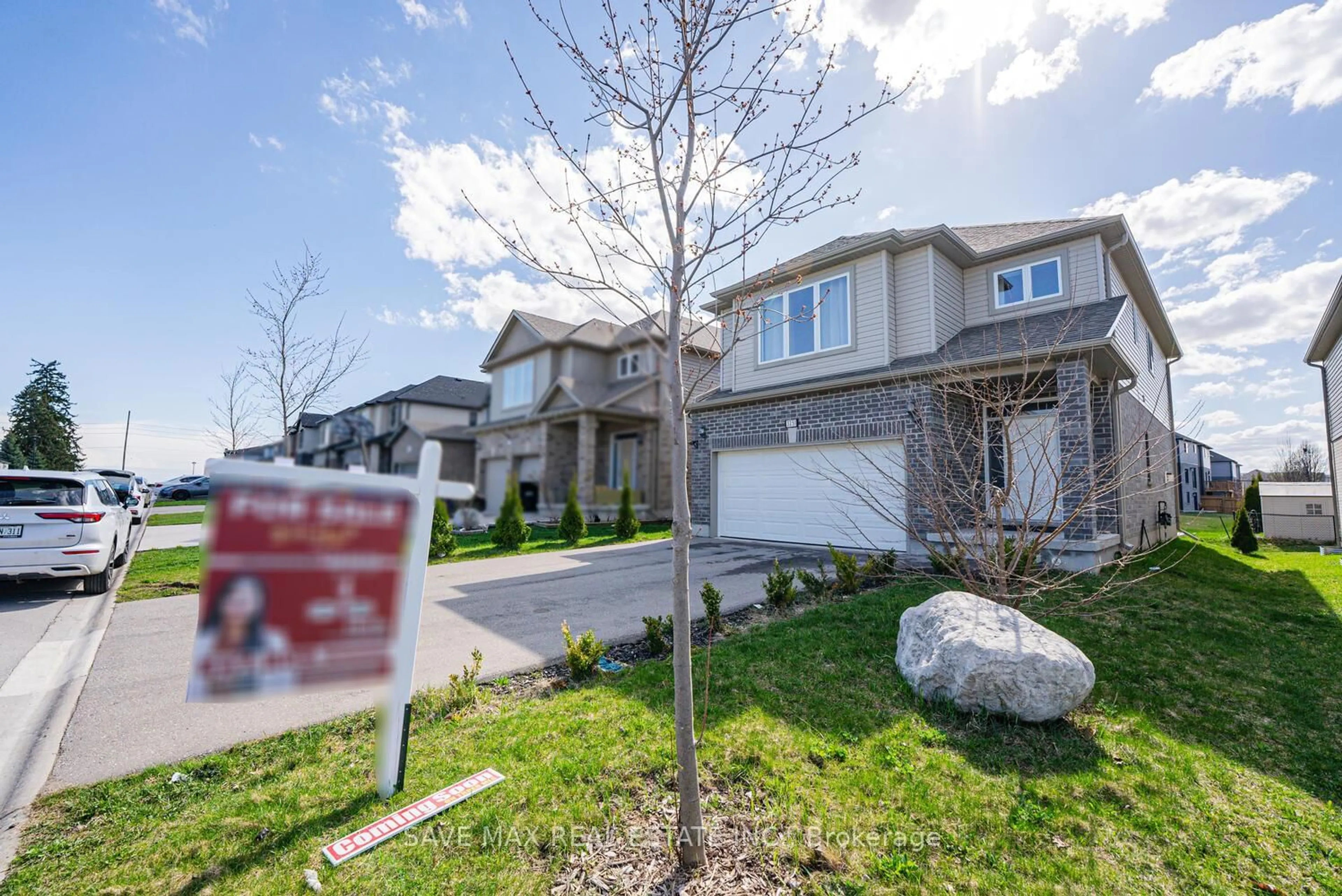 A pic from outside/outdoor area/front of a property/back of a property/a pic from drone, street for 3251 Turner Cres, London South Ontario N6M 0B1