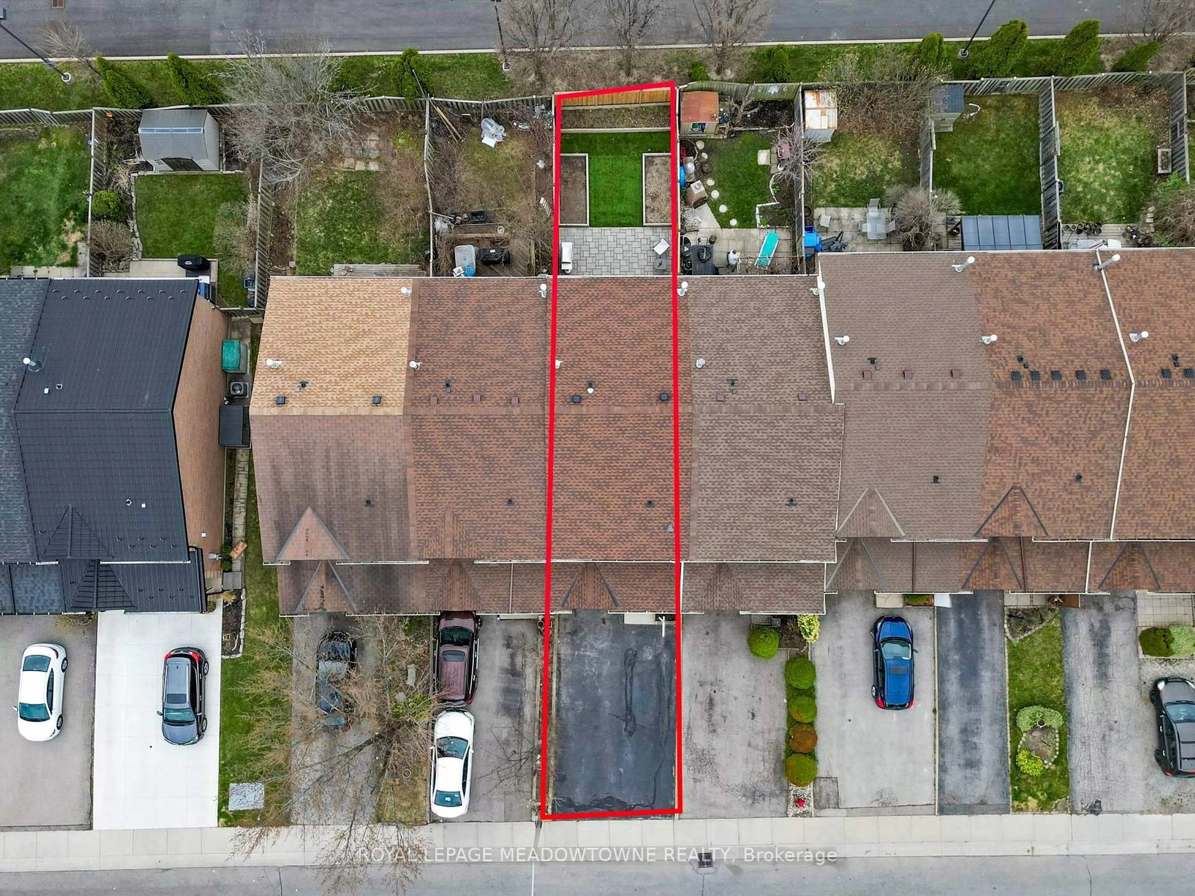 A pic from outside/outdoor area/front of a property/back of a property/a pic from drone, street for 152 Essling Ave, Hamilton Ontario L9B 2H9