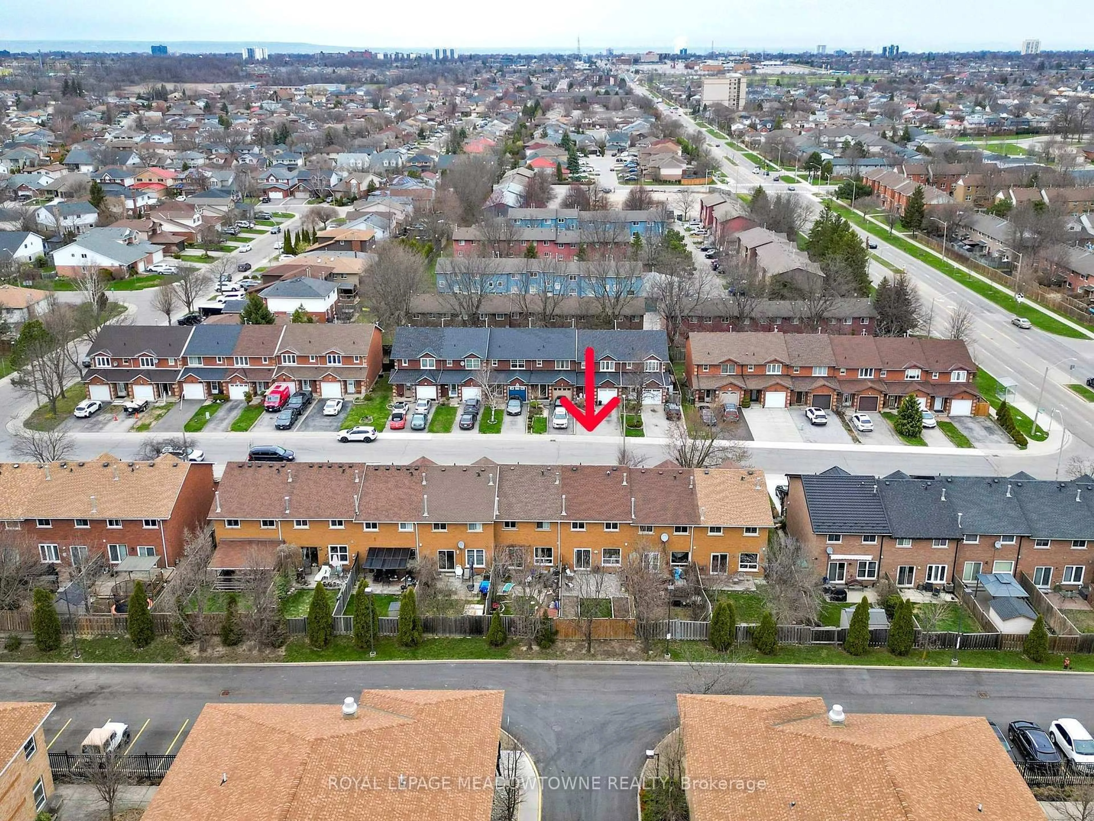 A pic from outside/outdoor area/front of a property/back of a property/a pic from drone, street for 152 Essling Ave, Hamilton Ontario L9B 2H9
