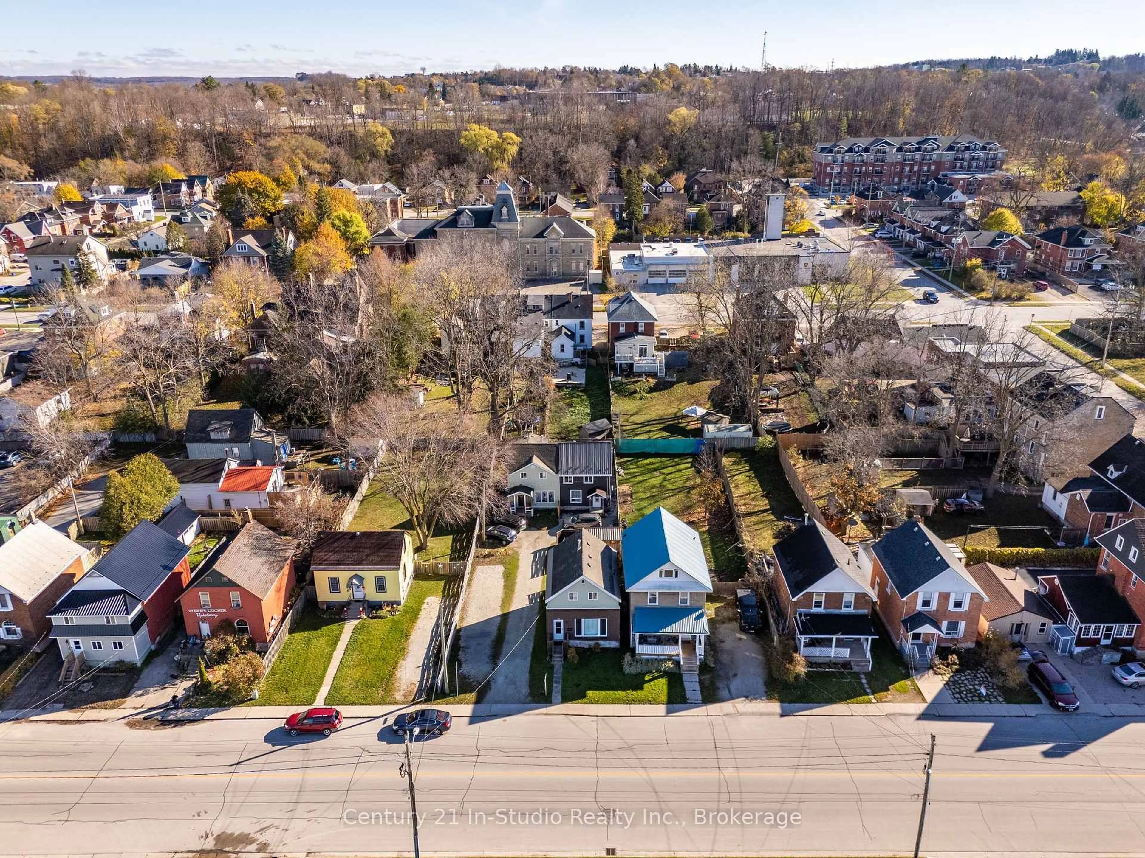 A pic from outside/outdoor area/front of a property/back of a property/a pic from drone, street for 1235 2nd Ave, Owen Sound Ontario N4K 2J2