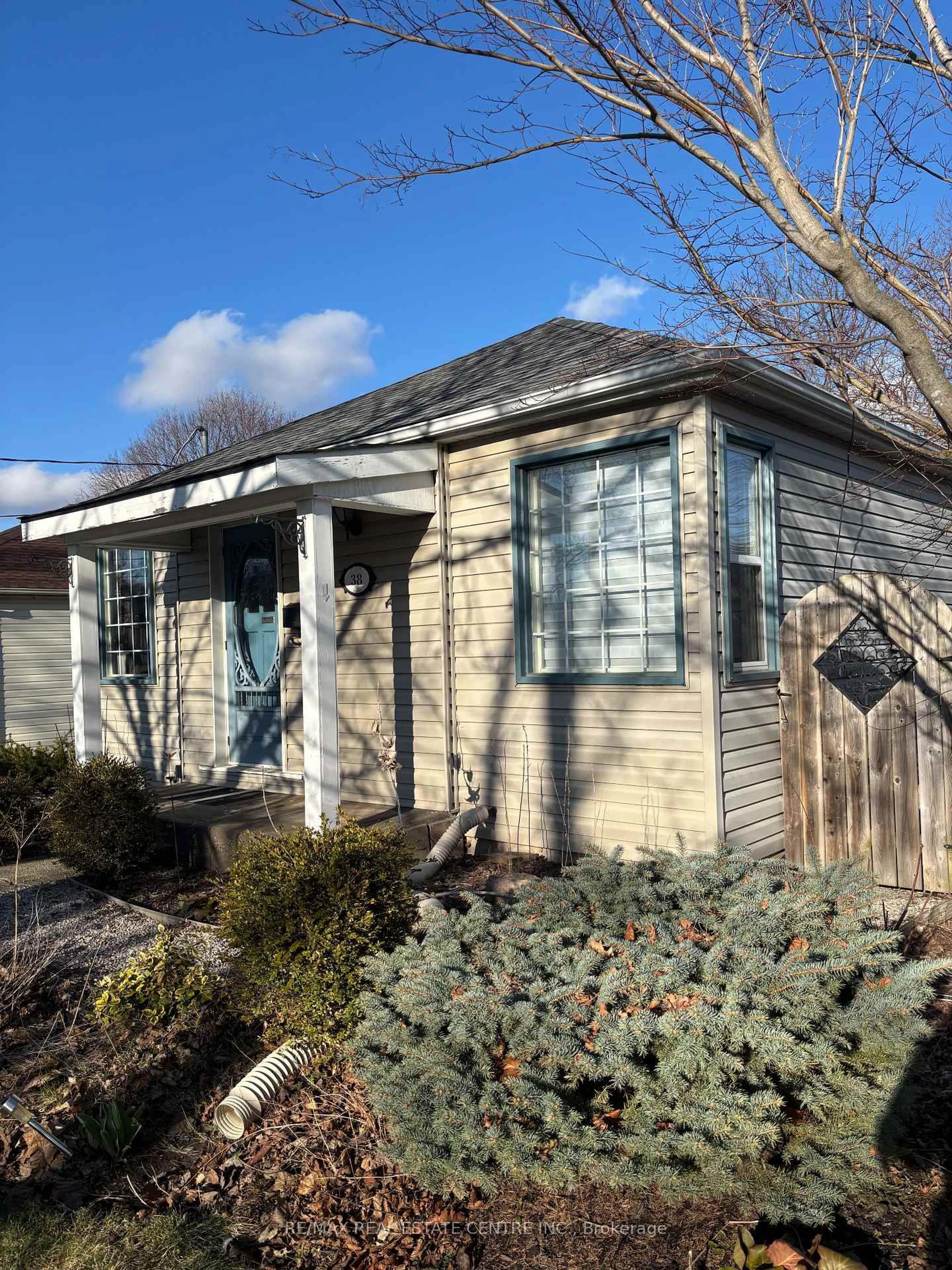 Home with vinyl exterior material, street for 38 St Clair Ave, Kitchener Ontario N2M 3Z4