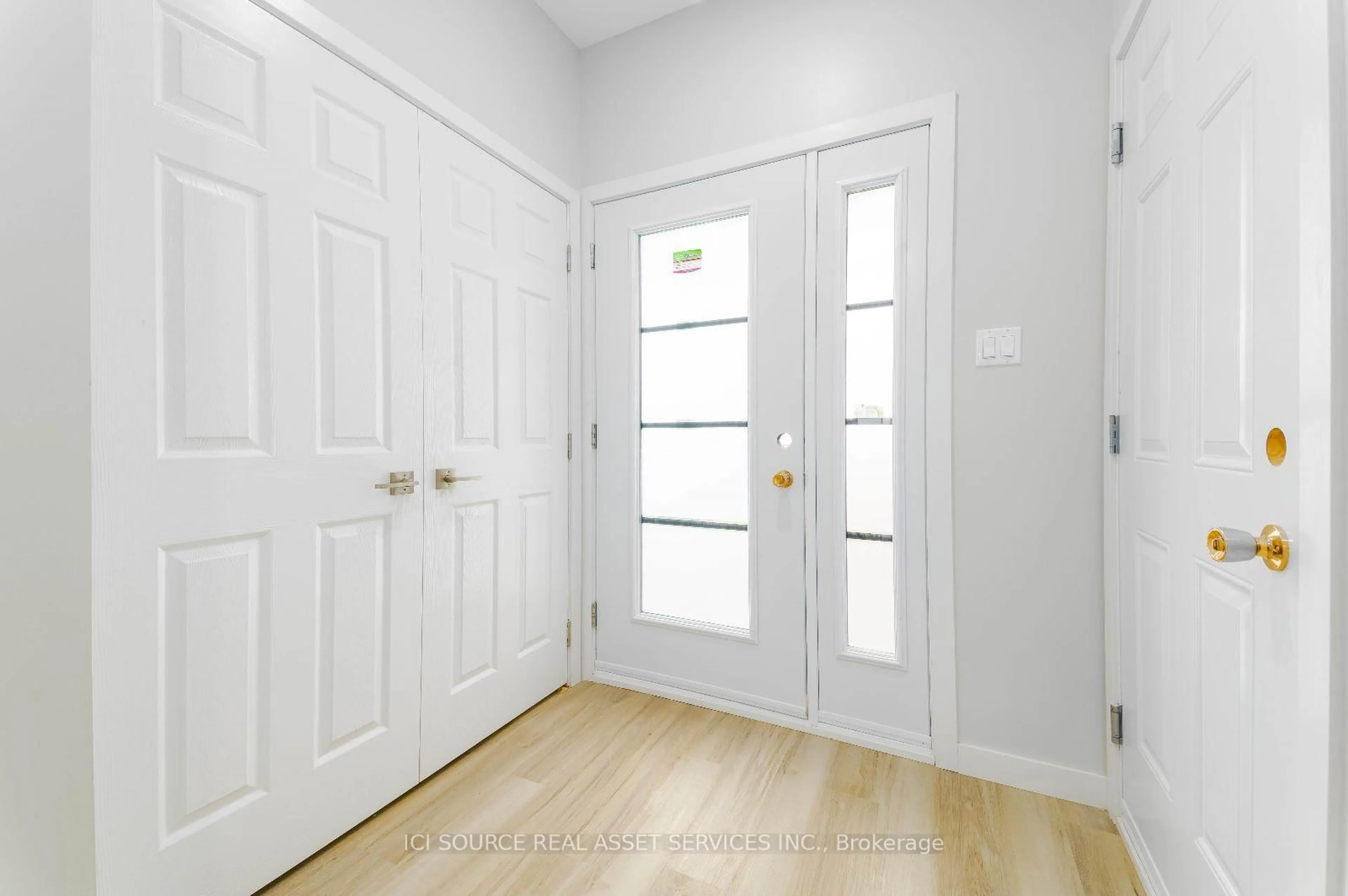 Indoor entryway for 64 Horizon St, The Nation Ontario K0A 3C0