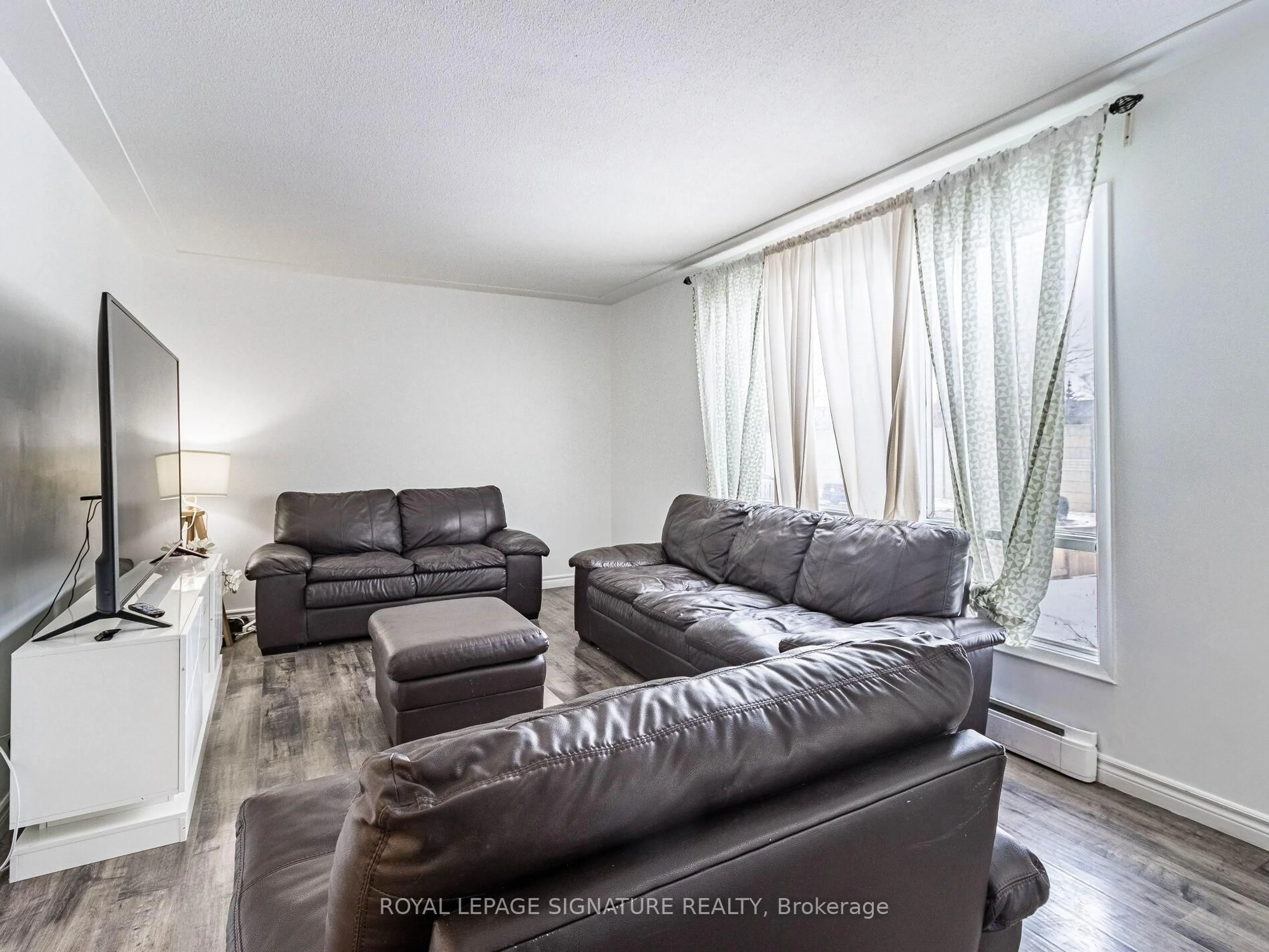 Living room with furniture, unknown for 75 Metcalfe Cres #D, Brantford Ontario N3R 2L7