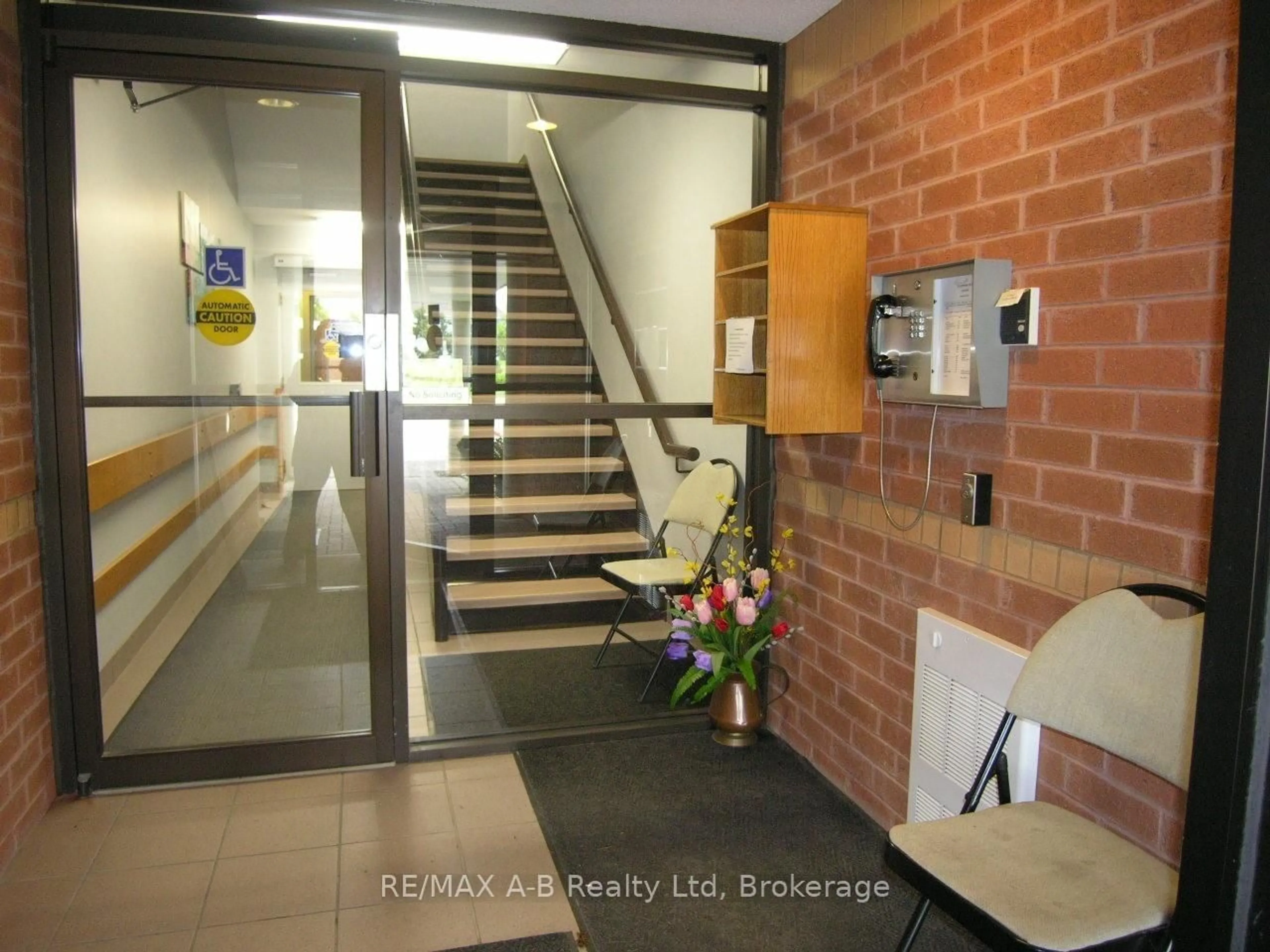 Indoor foyer for 199 Hope Street East St #103, East Zorra-Tavistock Ontario N0B 2R0