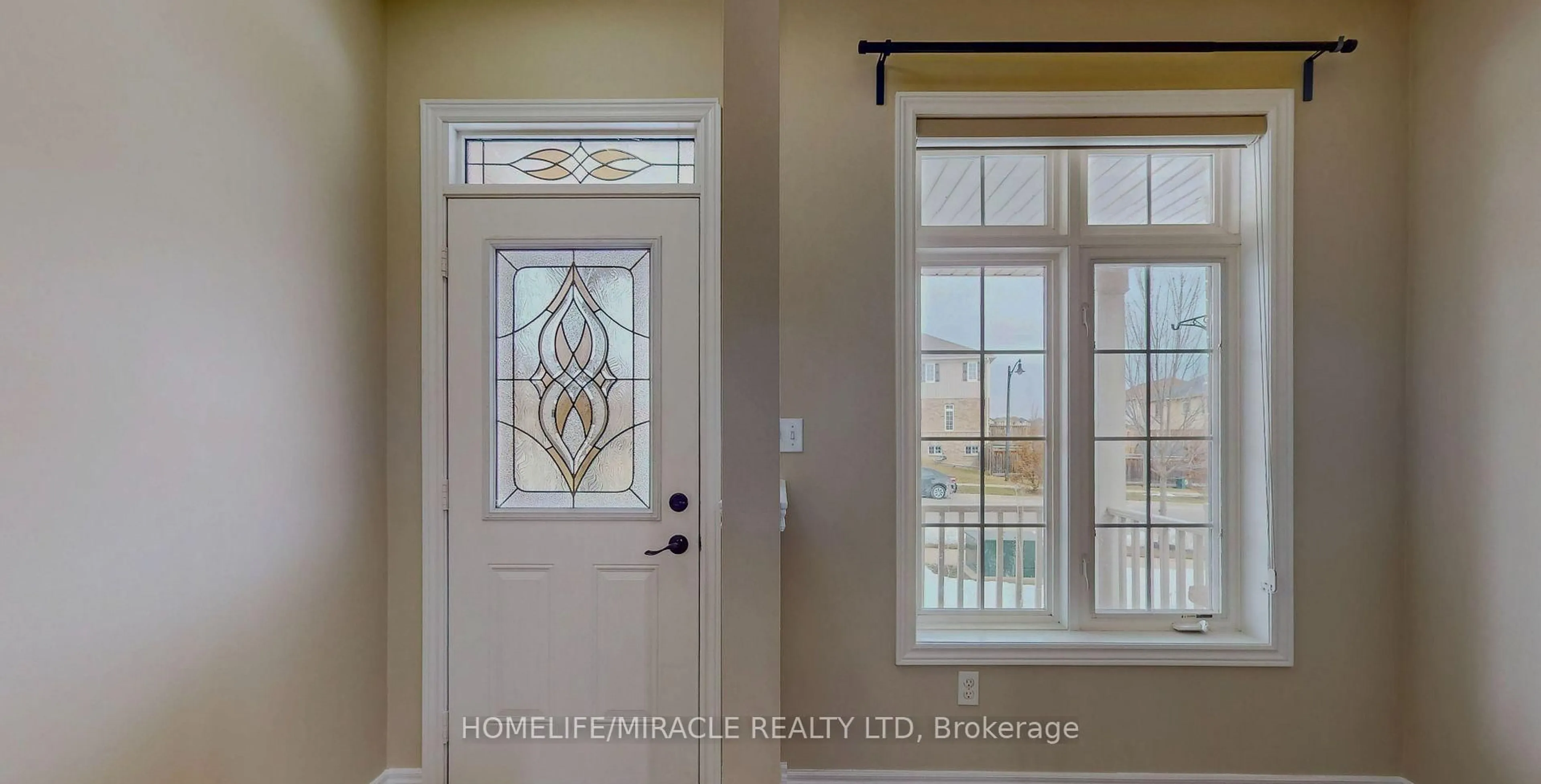 Indoor entryway for 37 Sadielou Blvd, Hamilton Ontario L8B 0T2