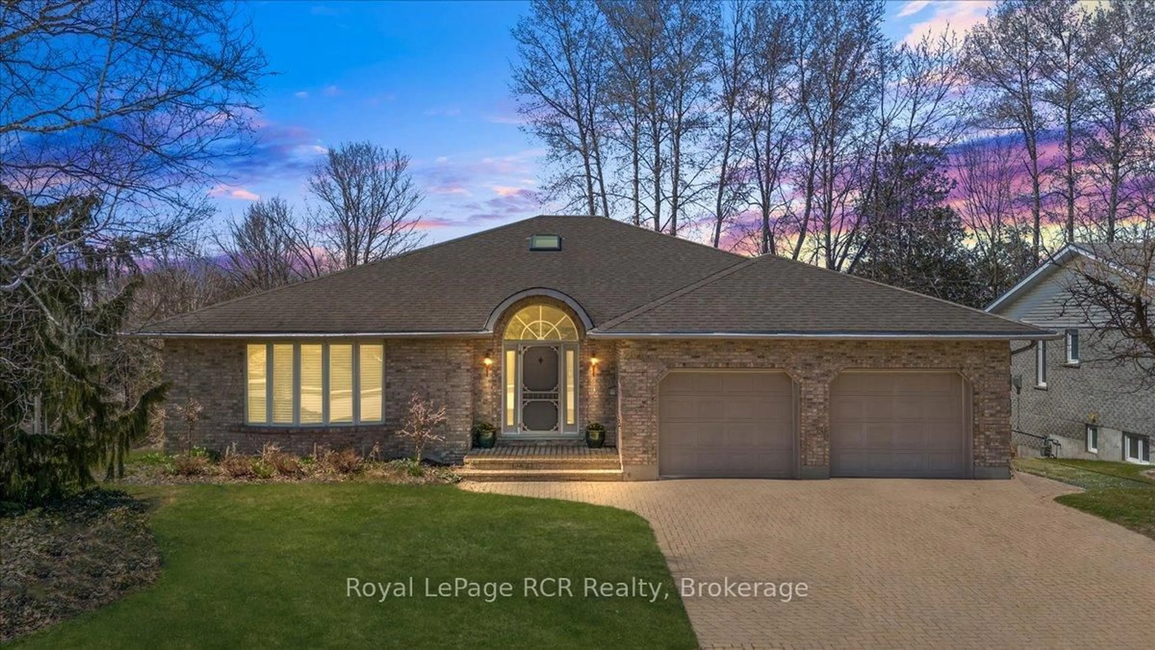Home with brick exterior material, water/lake/river/ocean view for 284 2nd Ave, Hanover Ontario N4N 3S1