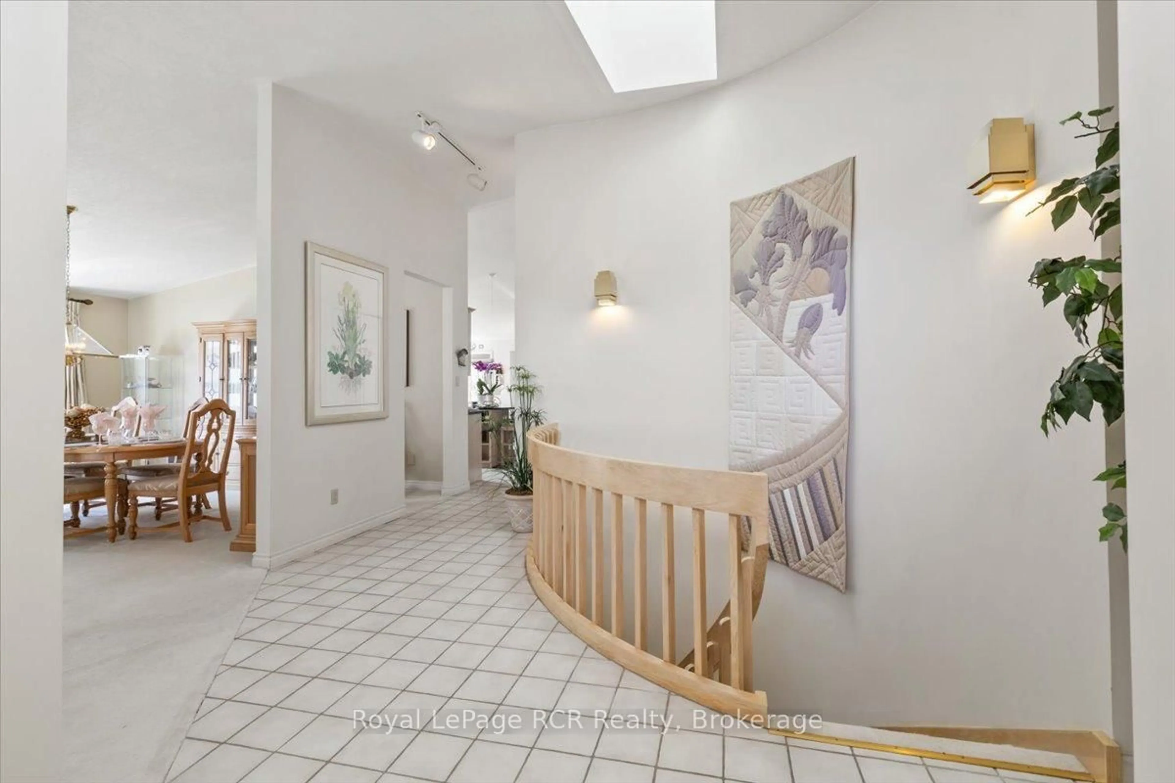Indoor foyer for 284 2nd Ave, Hanover Ontario N4N 3S1