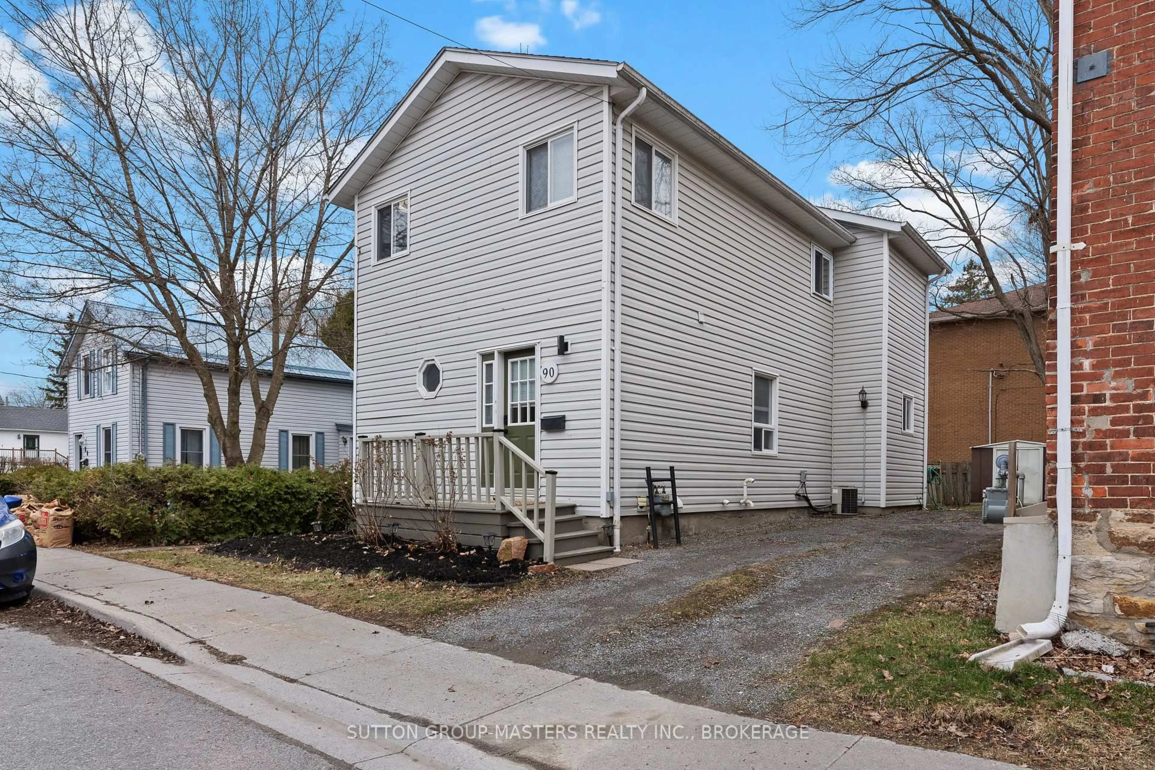 Unknown for 90 Hickory St, Gananoque Ontario K7G 2P5