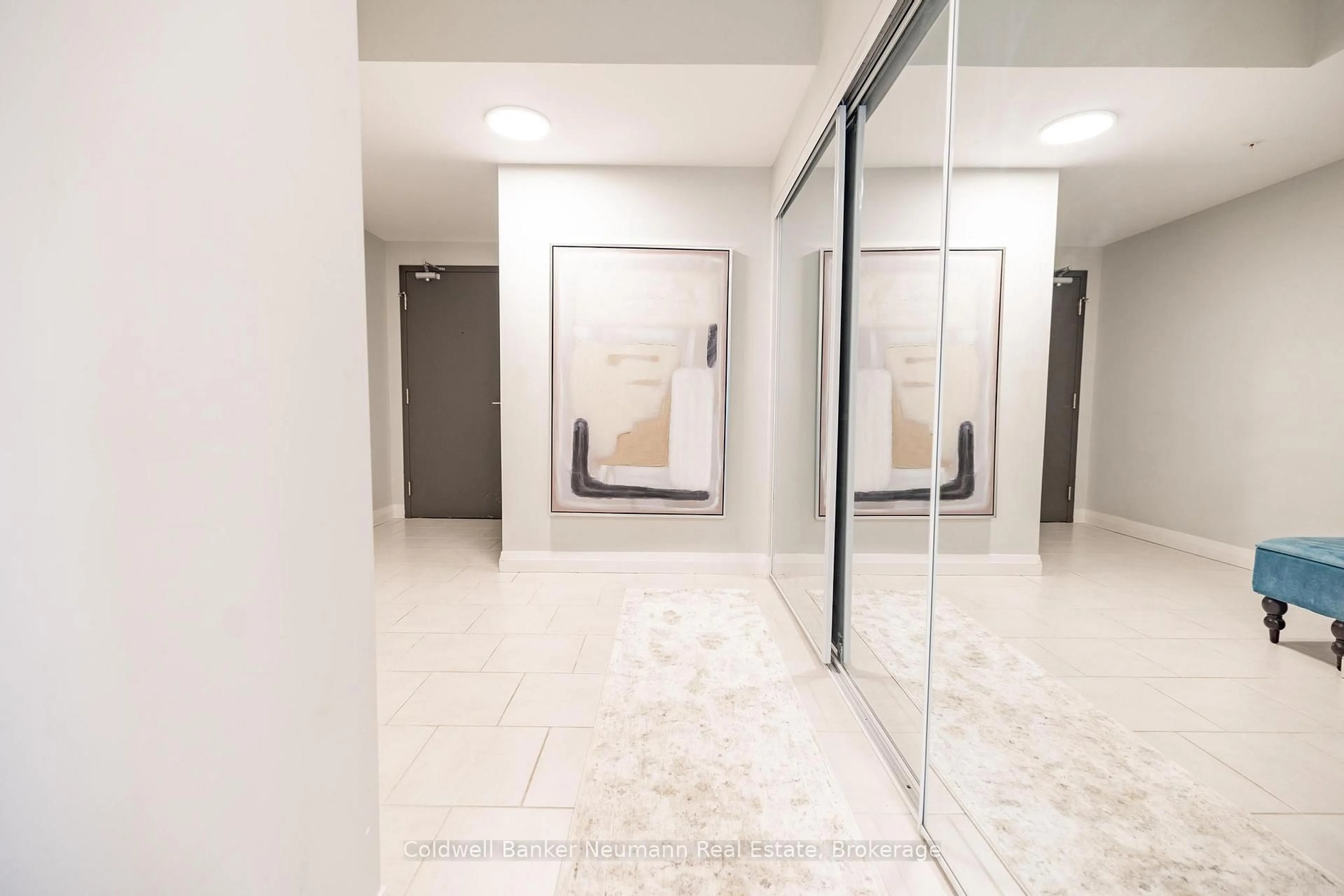 Indoor foyer for 53 Arthur St #415, Guelph Ontario N1E 0P5