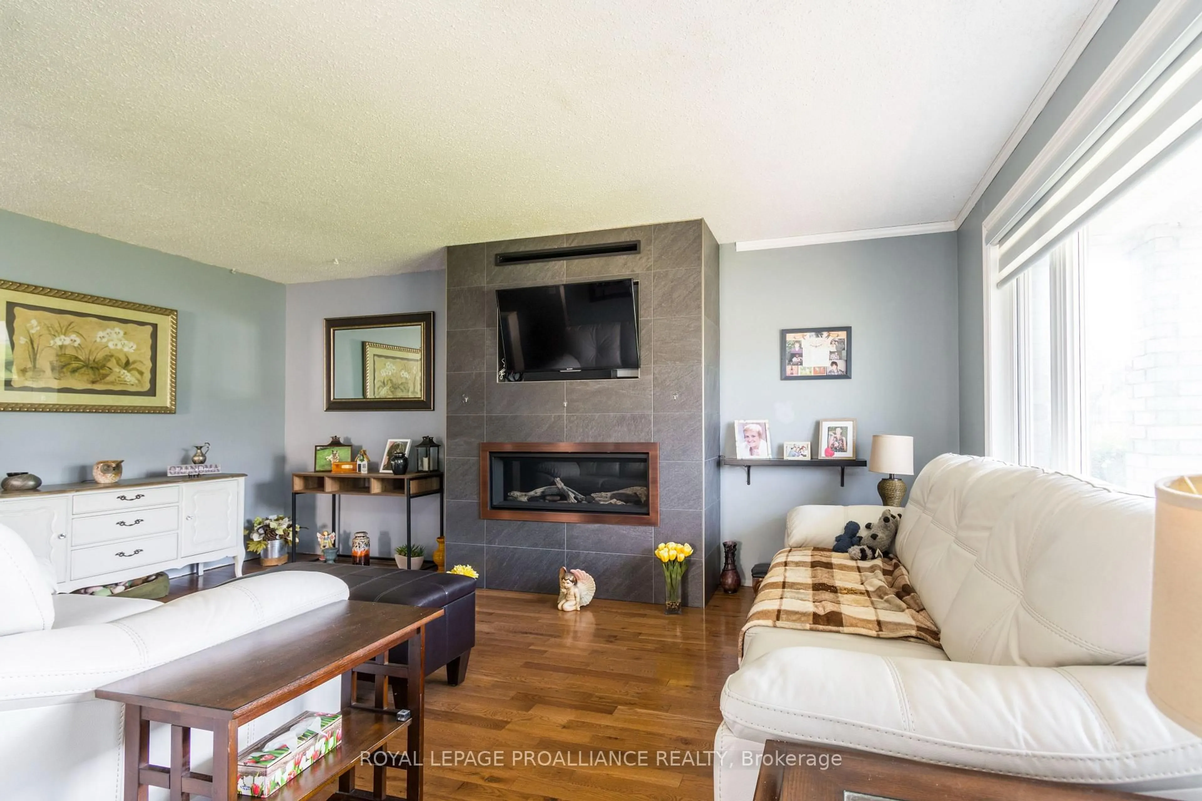 Living room with furniture, unknown for 8 Birch St, Quinte West Ontario K8V 6J1