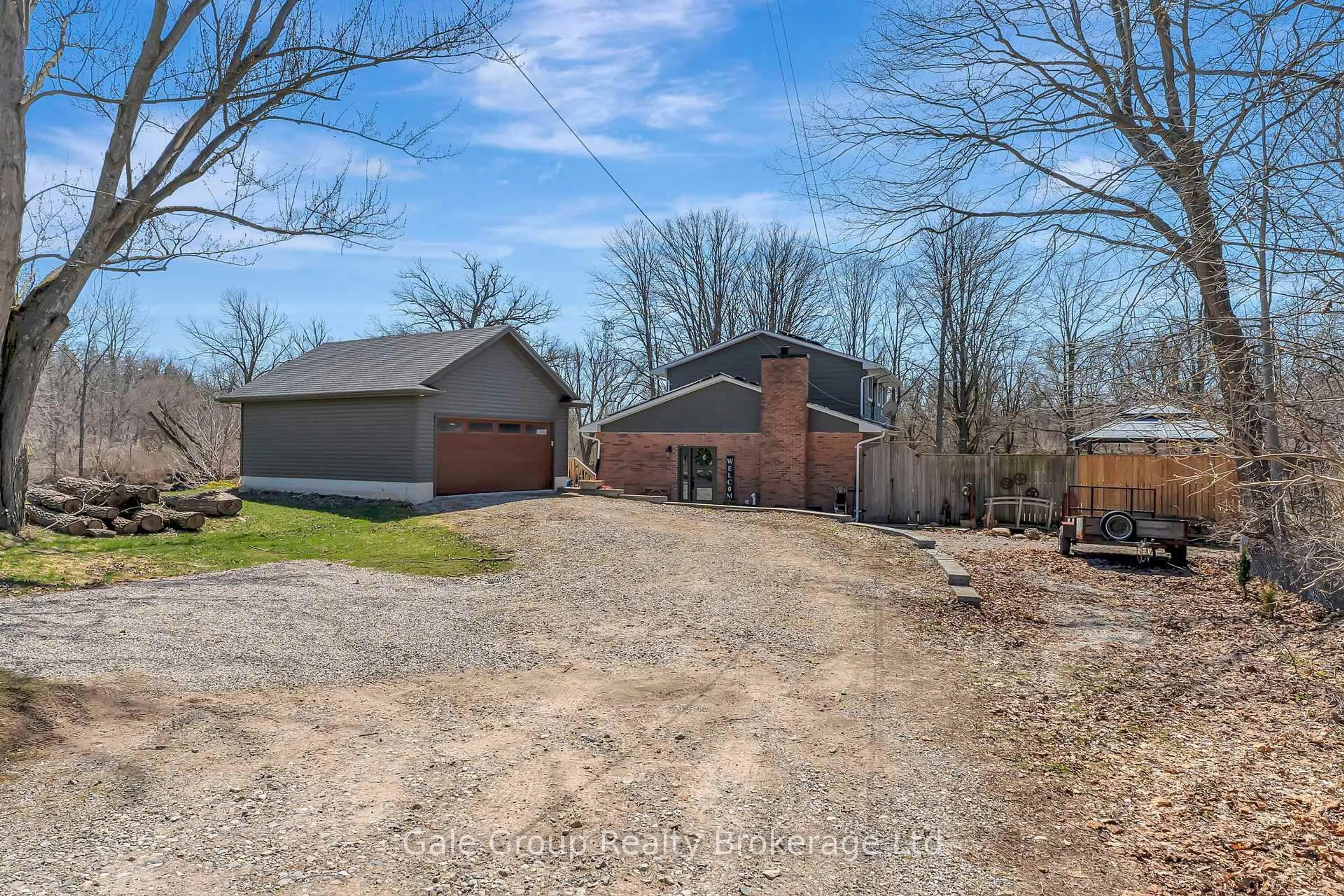 A pic from outside/outdoor area/front of a property/back of a property/a pic from drone, unknown for 391 Tecumseh St, Woodstock Ontario N4S 7W1