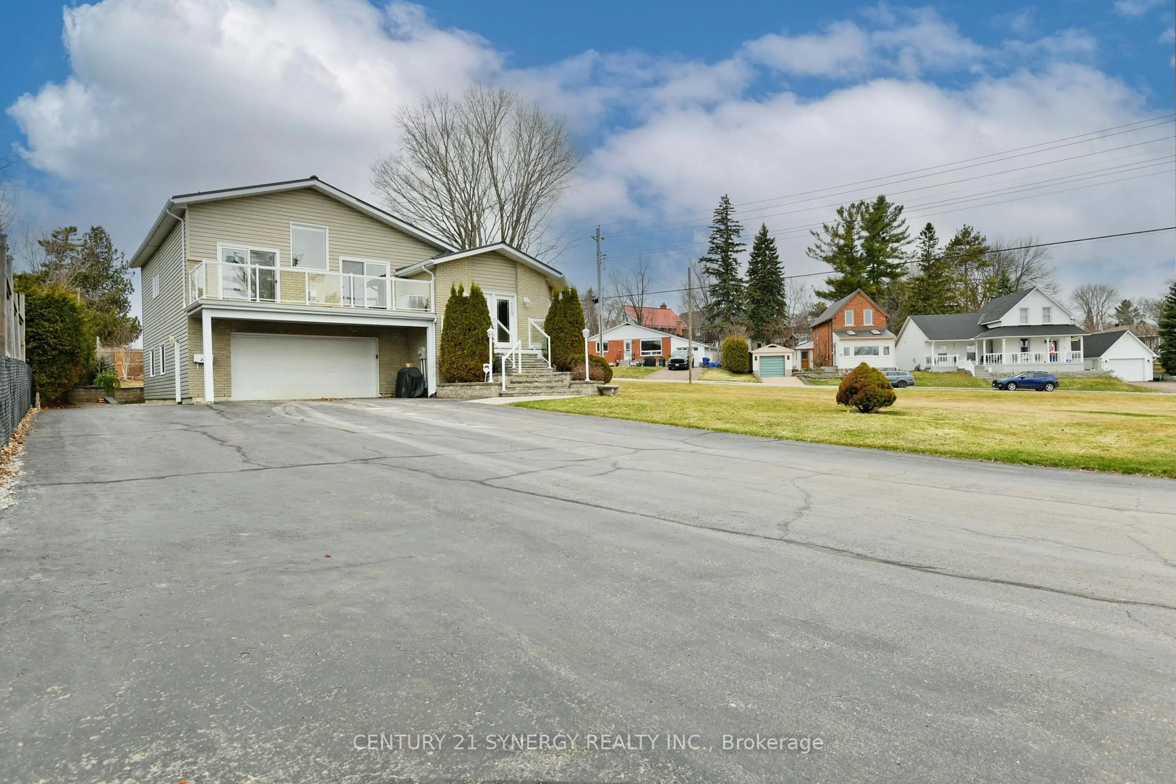 A pic from outside/outdoor area/front of a property/back of a property/a pic from drone, street for 220 Albert St, Arnprior Ontario K7S 3Z7