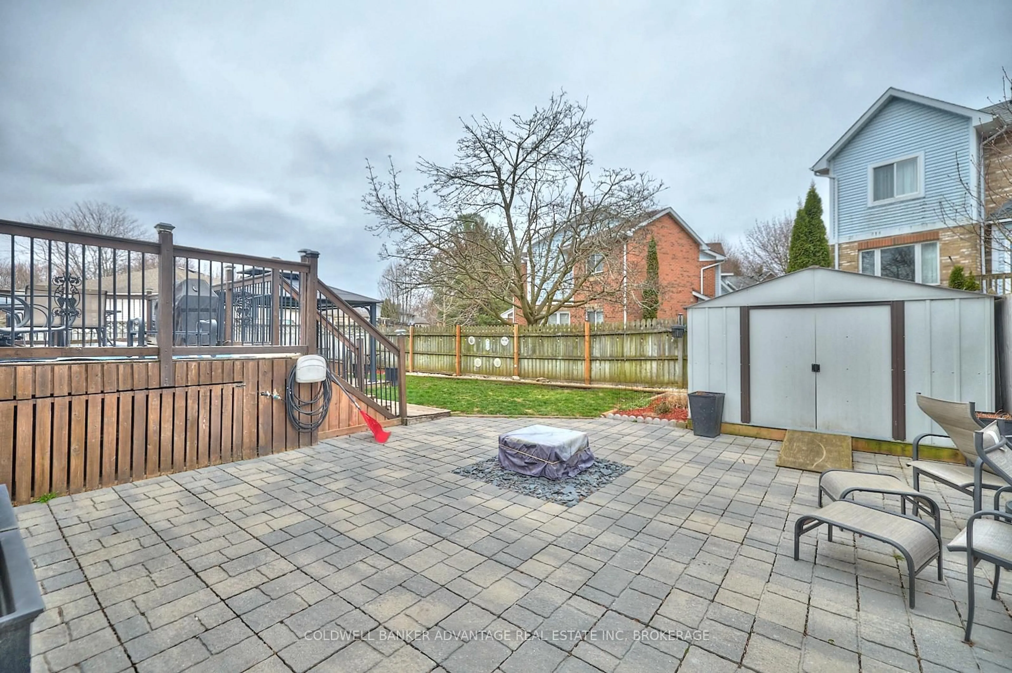Patio, street for 12 Woodside Sq, Pelham Ontario L0S 1E4