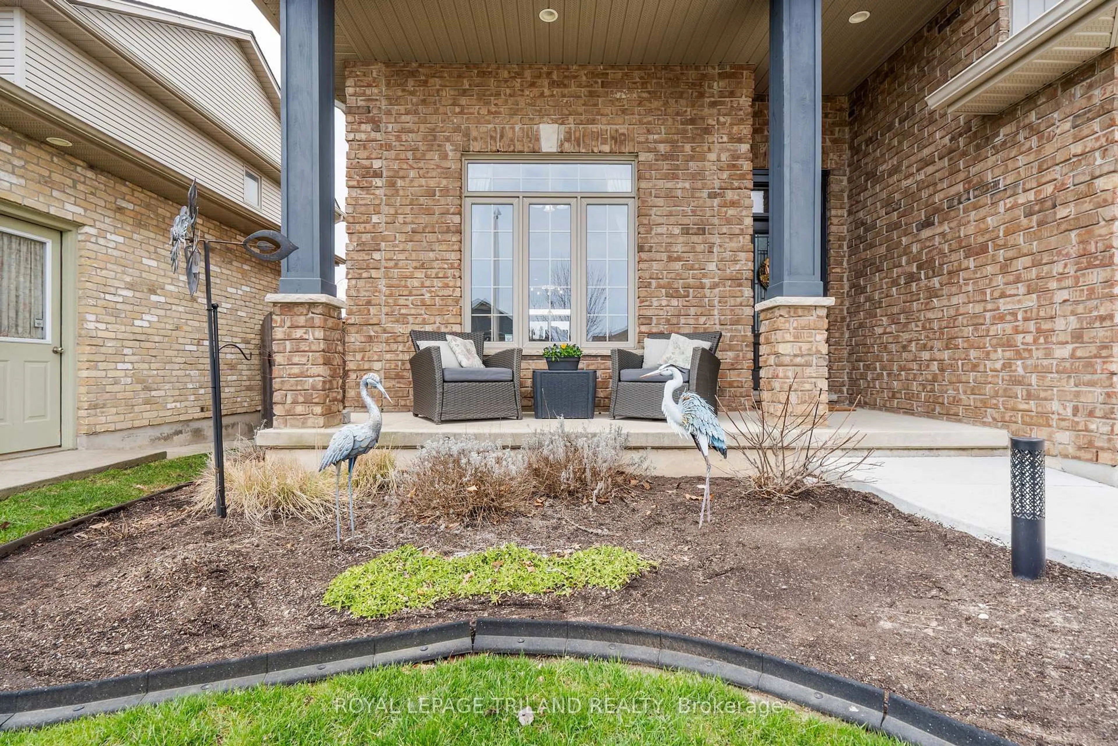 Patio, street for 30 Hagerman Cres, St. Thomas Ontario N5R 6K2