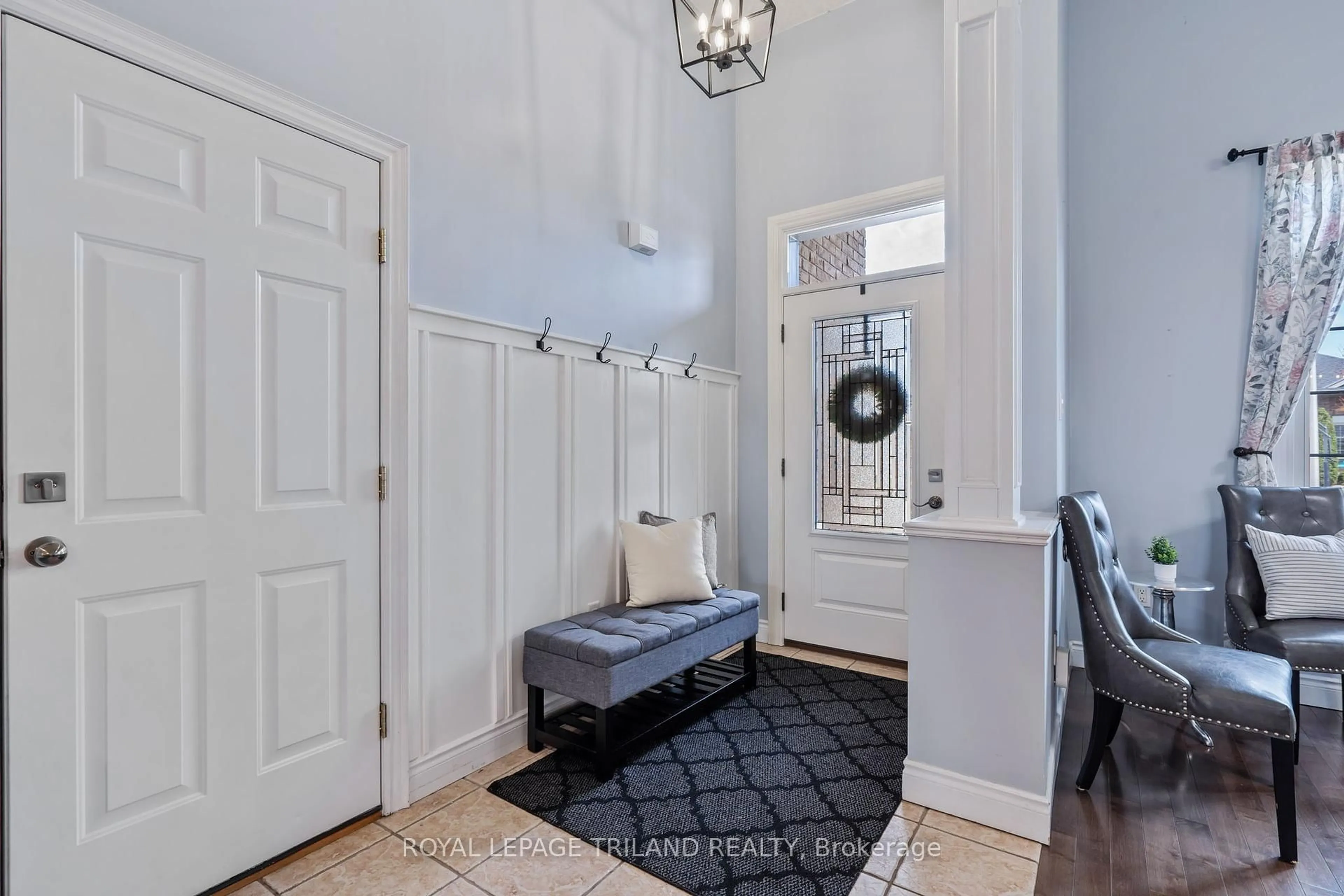 Indoor entryway for 30 Hagerman Cres, St. Thomas Ontario N5R 6K2