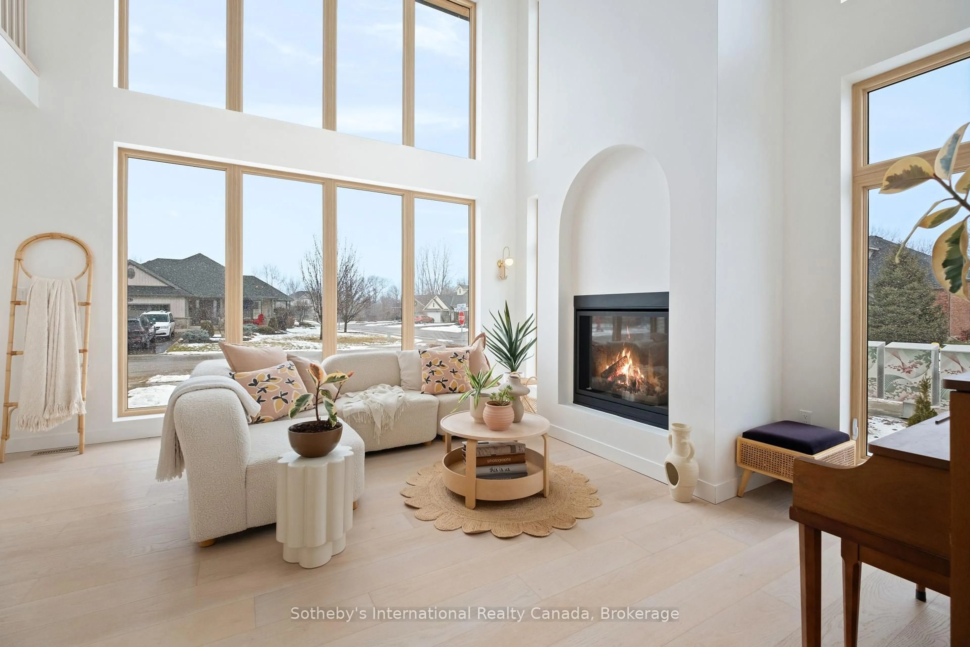 Living room with furniture, ceramic/tile floor for 24 William St, Tillsonburg Ontario N4G 1L8