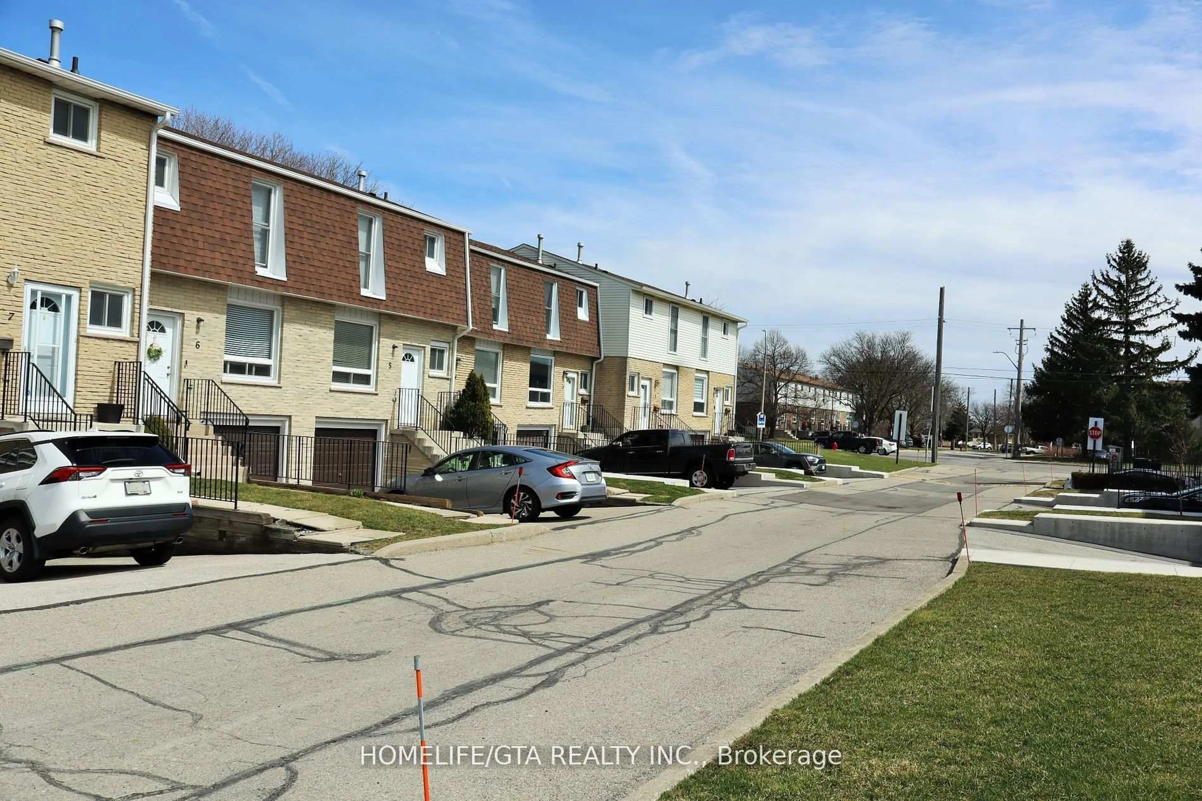 Unknown for 1338 Upper Gage Ave #8, Hamilton Ontario L8W 1N2