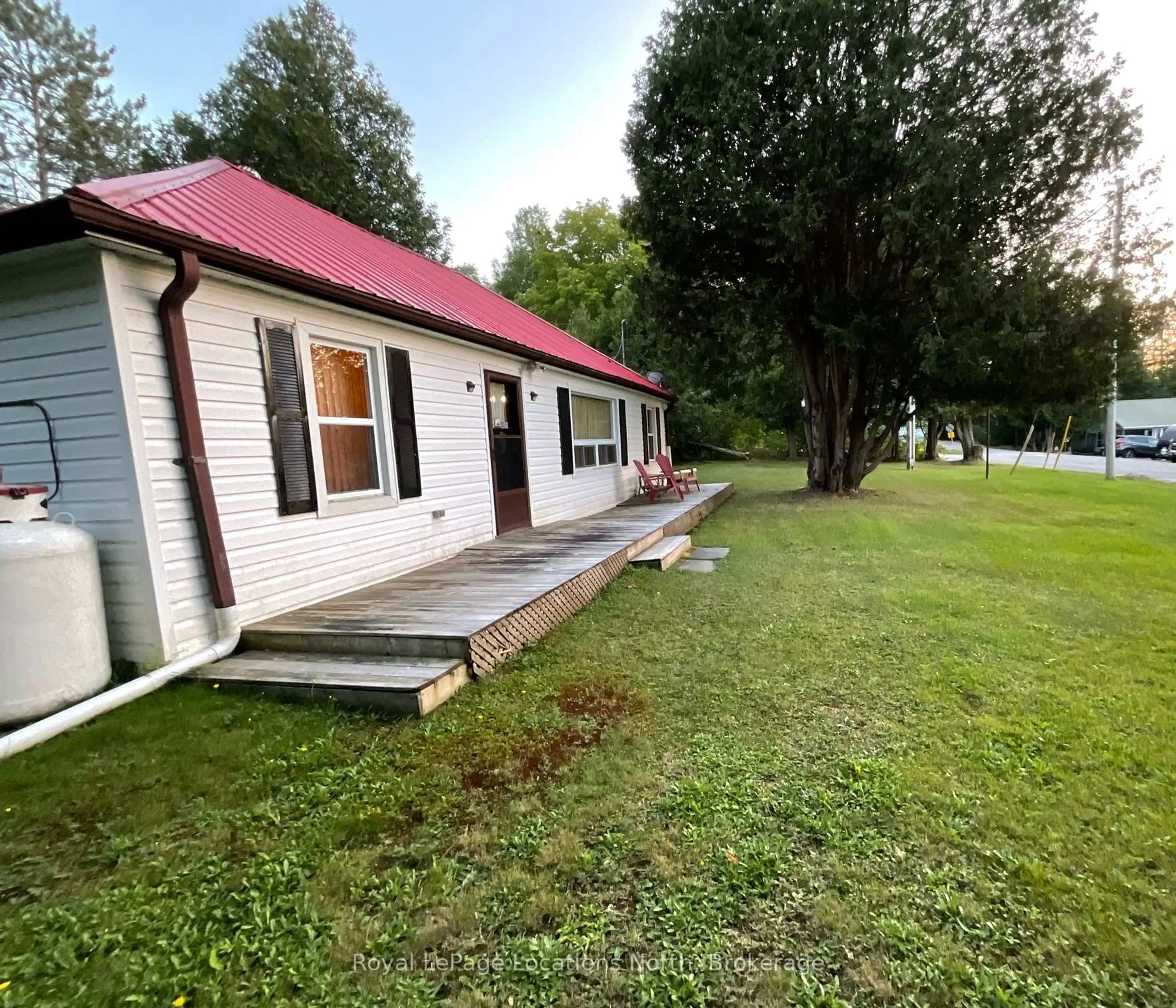 A pic from outside/outdoor area/front of a property/back of a property/a pic from drone, unknown for 345 Doe Lake Rd, Armour Ontario P0A 1L0