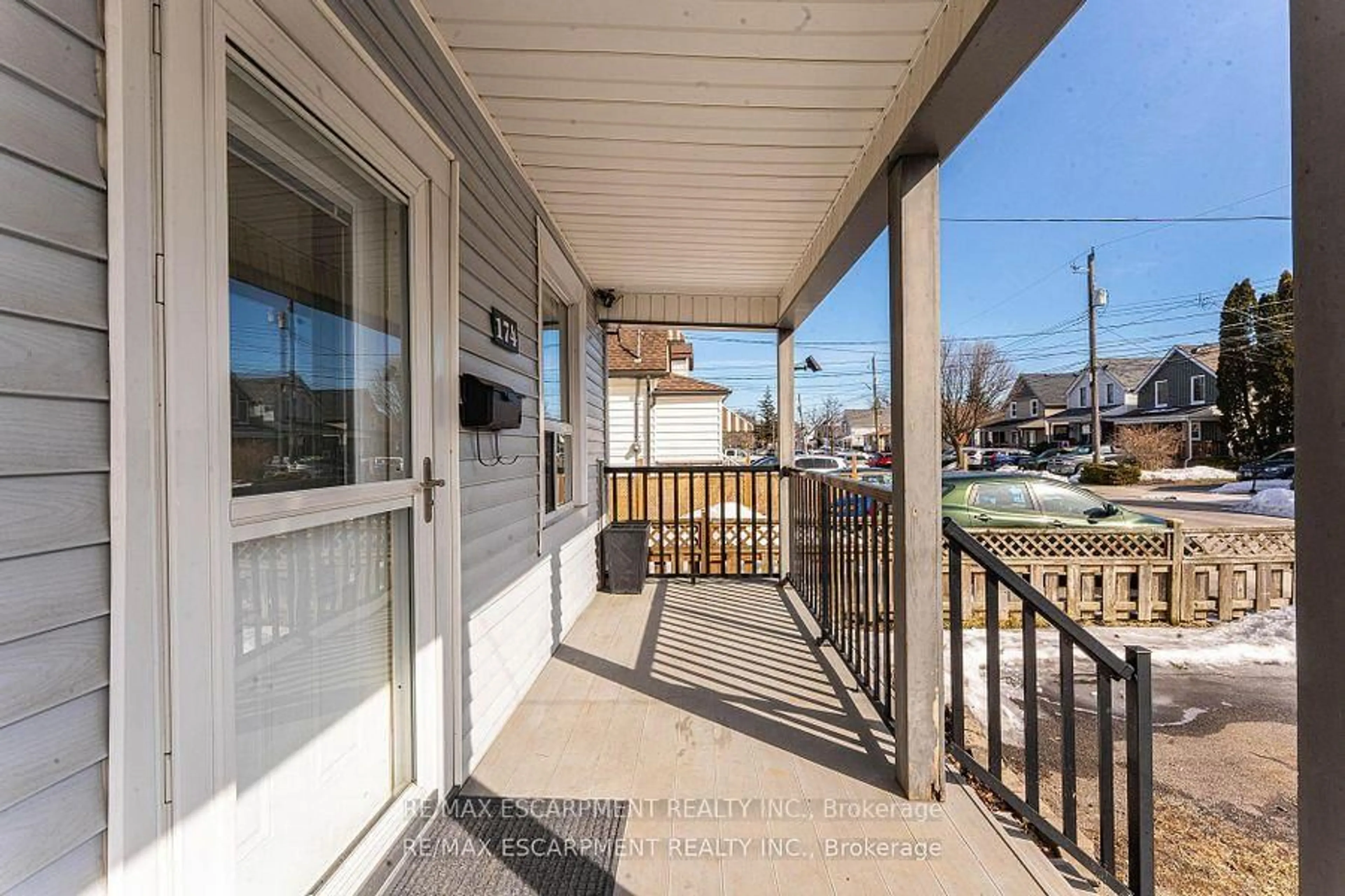 Patio, street for 174 East 24th St, Hamilton Ontario L8V 2Y3