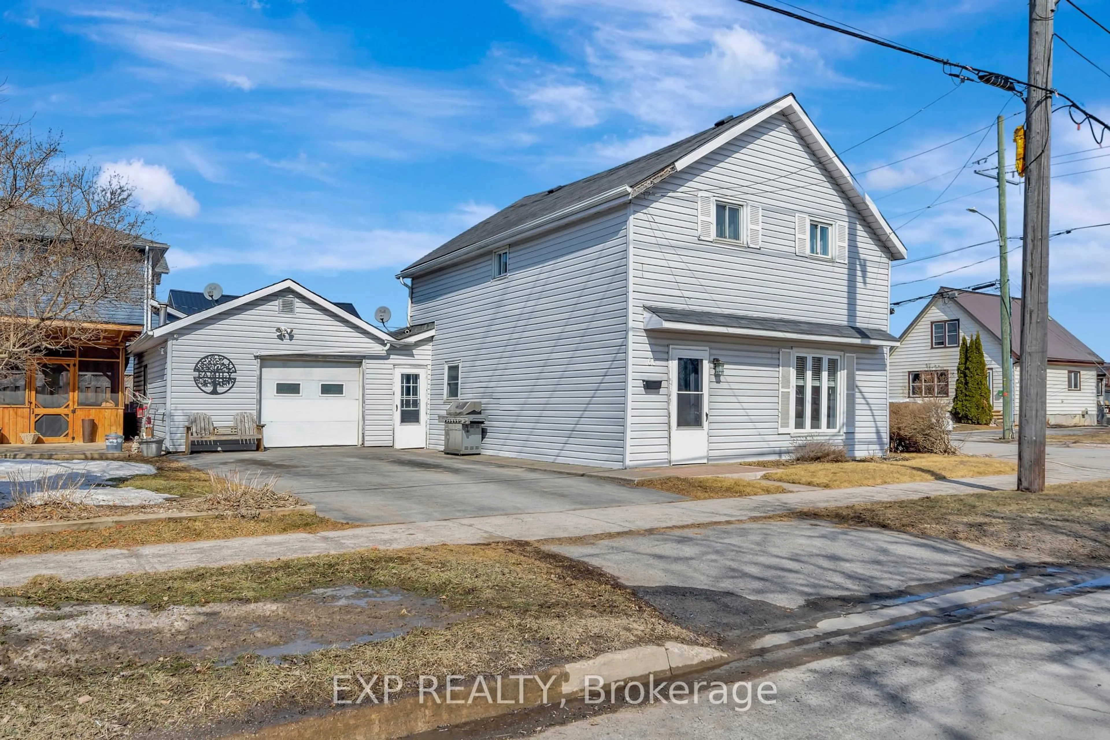 A pic from outside/outdoor area/front of a property/back of a property/a pic from drone, street for 66 St Paul St, Belleville Ontario K8N 1A8