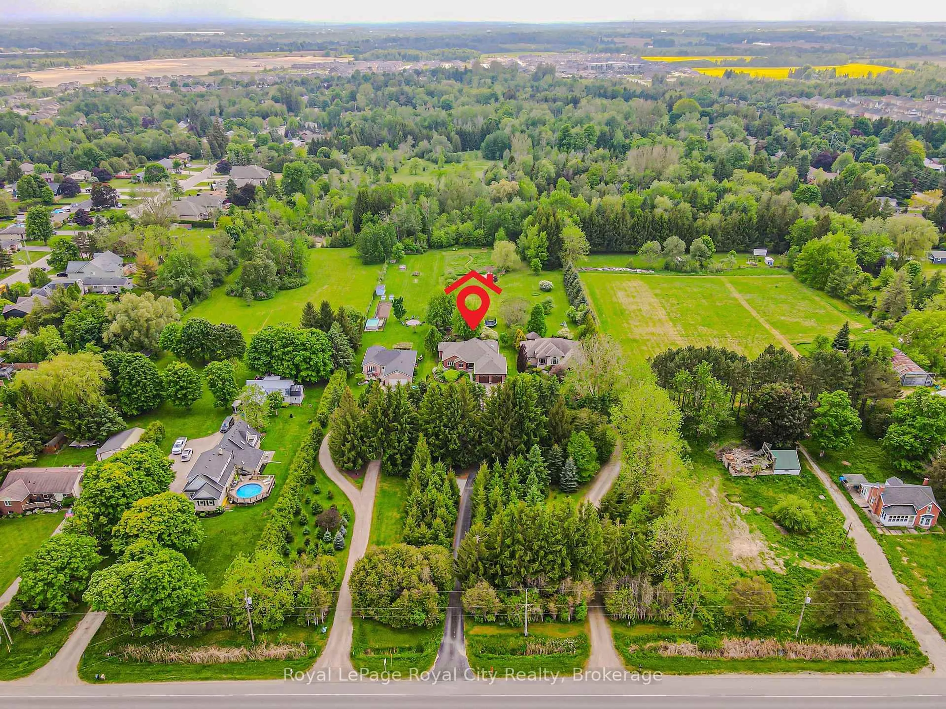 A pic from outside/outdoor area/front of a property/back of a property/a pic from drone, unknown for 953 St David St, Centre Wellington Ontario N1M 2W3
