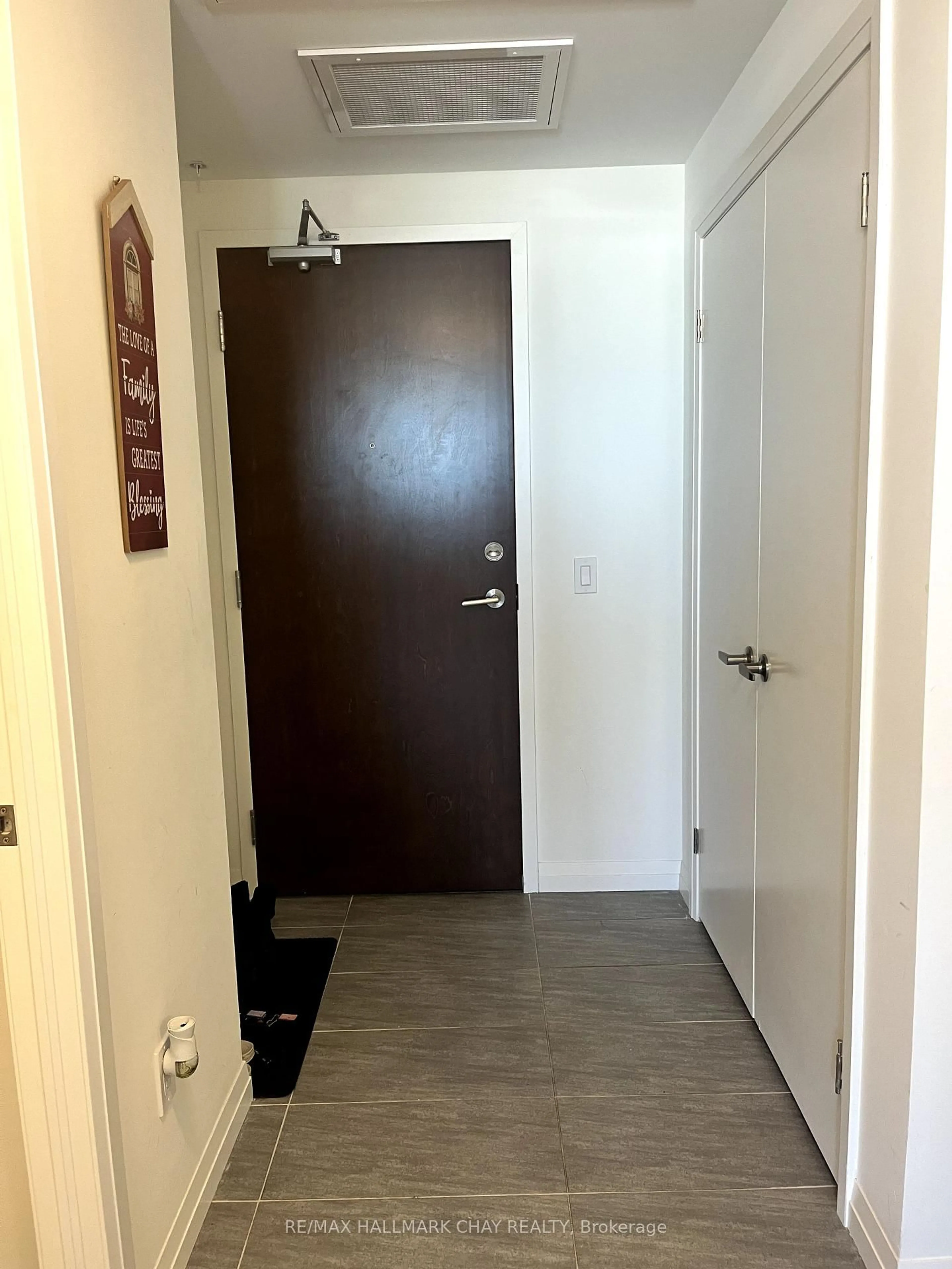 Indoor entryway for 108 Garment St #1709, Kitchener Ontario N2G 0E2