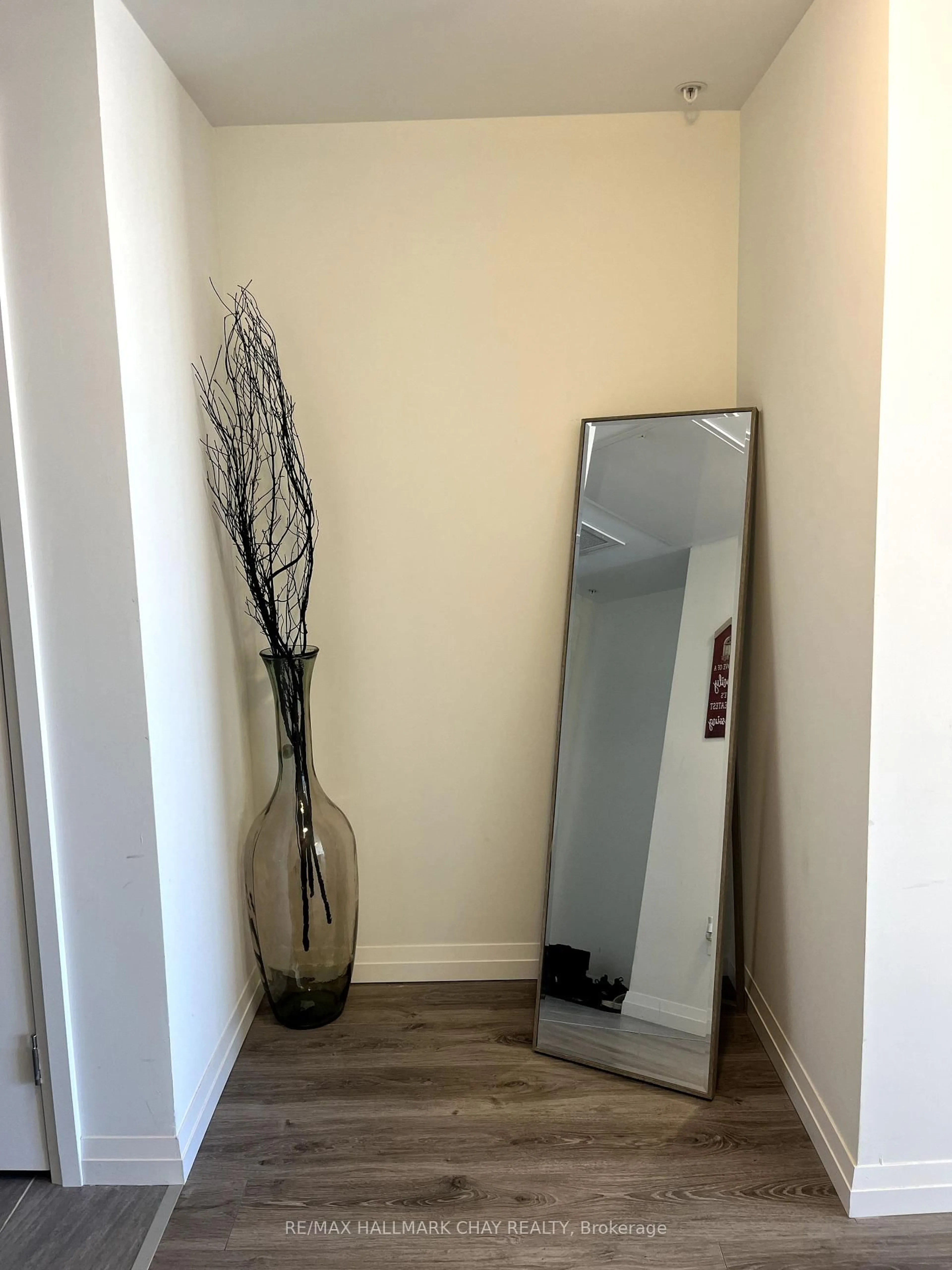 Indoor entryway for 108 Garment St #1709, Kitchener Ontario N2G 0E2